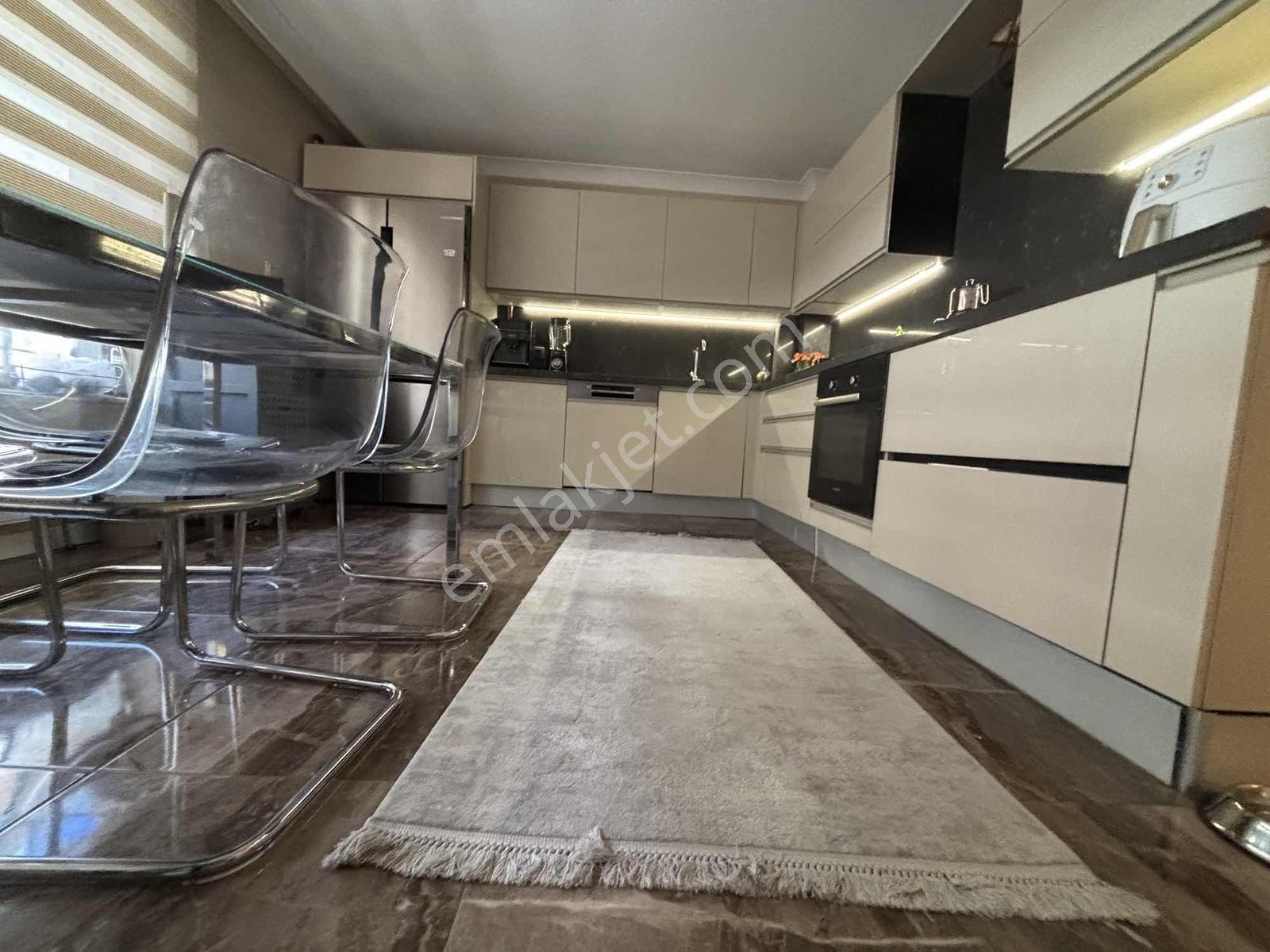 Kuttaş'tan Yüksek Tavanlı Metro Karşısı 4+2 Salonlu Ön 250 M2 - Görsel 16