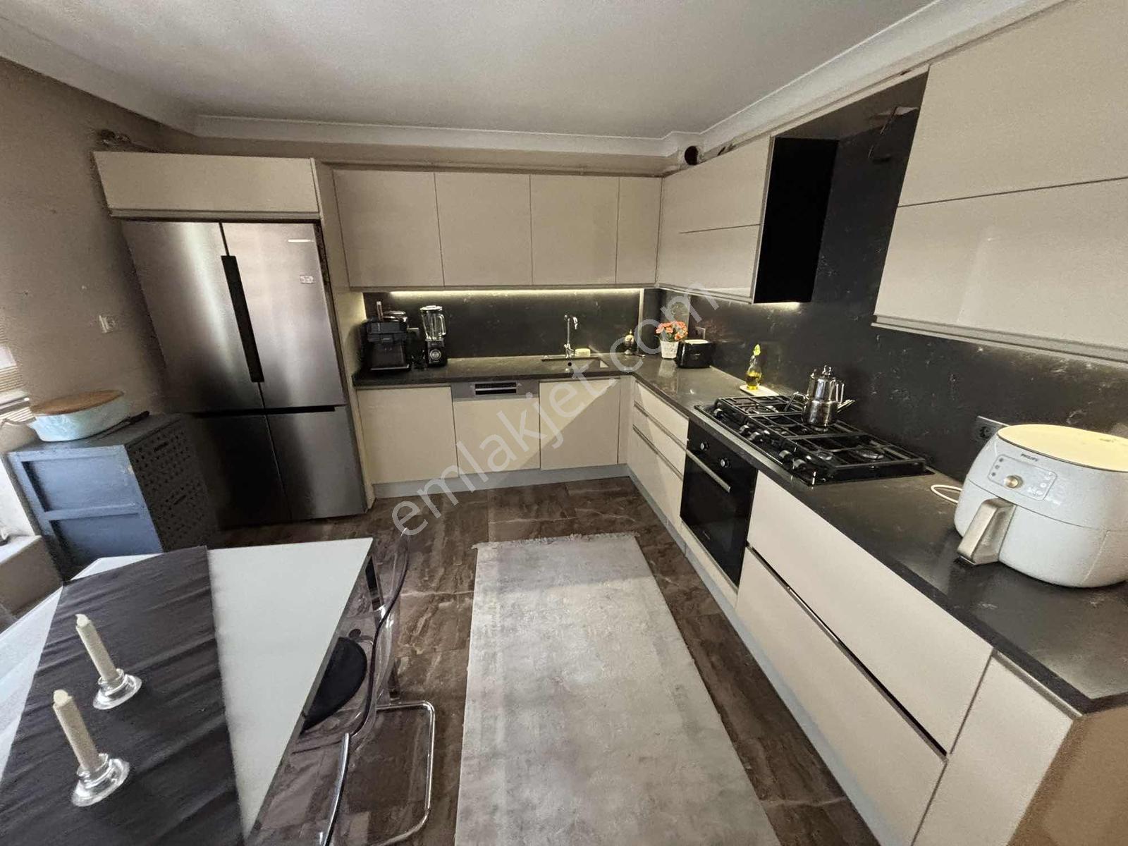 Kuttaş'tan Yüksek Tavanlı Metro Karşısı 4+2 Salonlu Ön 250 M2 - Görsel 15