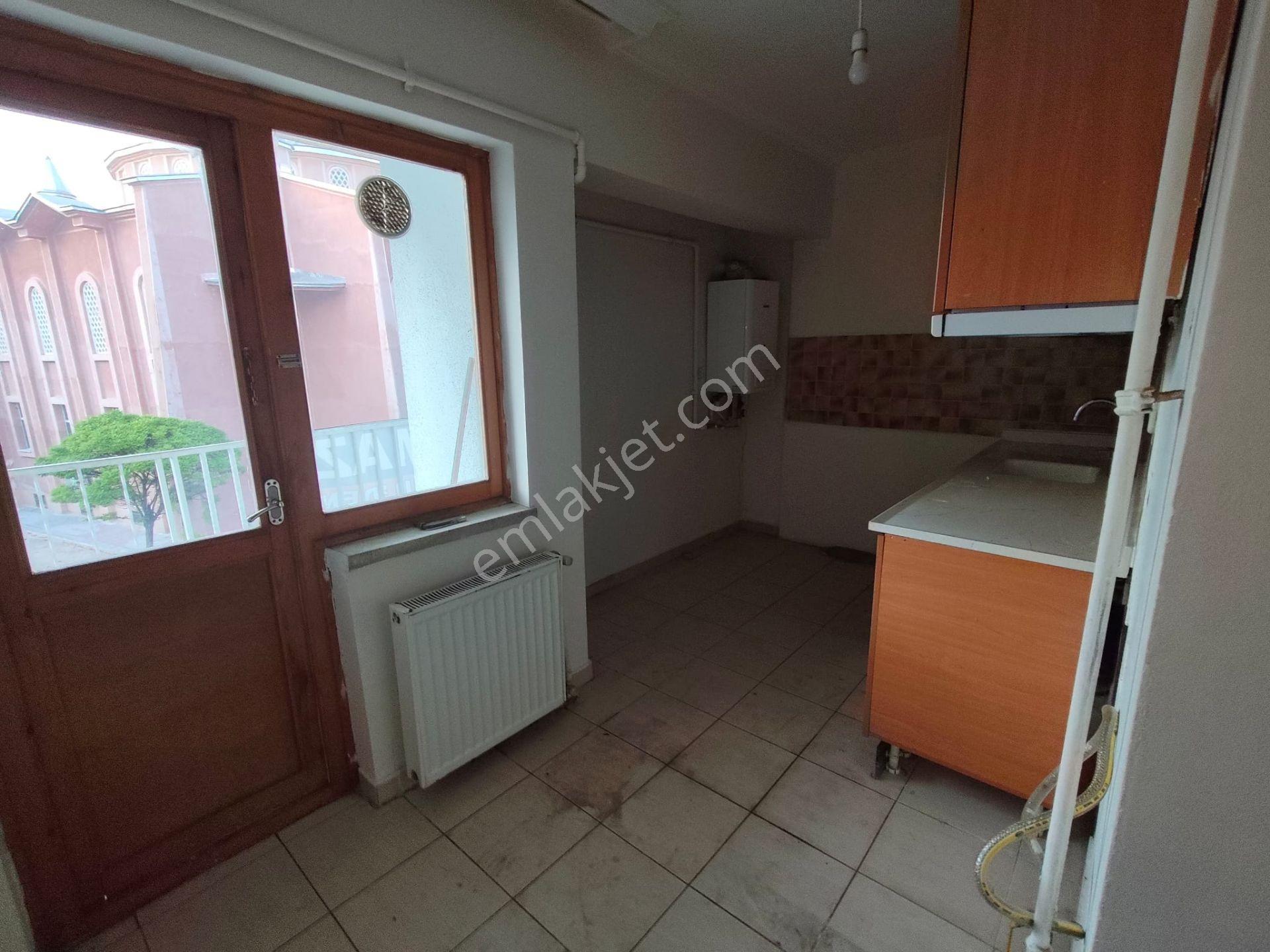 Yılmaz Gayrimenkulden Selçuklu Mah. 3+1 1. Ara Katta Kupon Kiralık Daire - Görsel 11