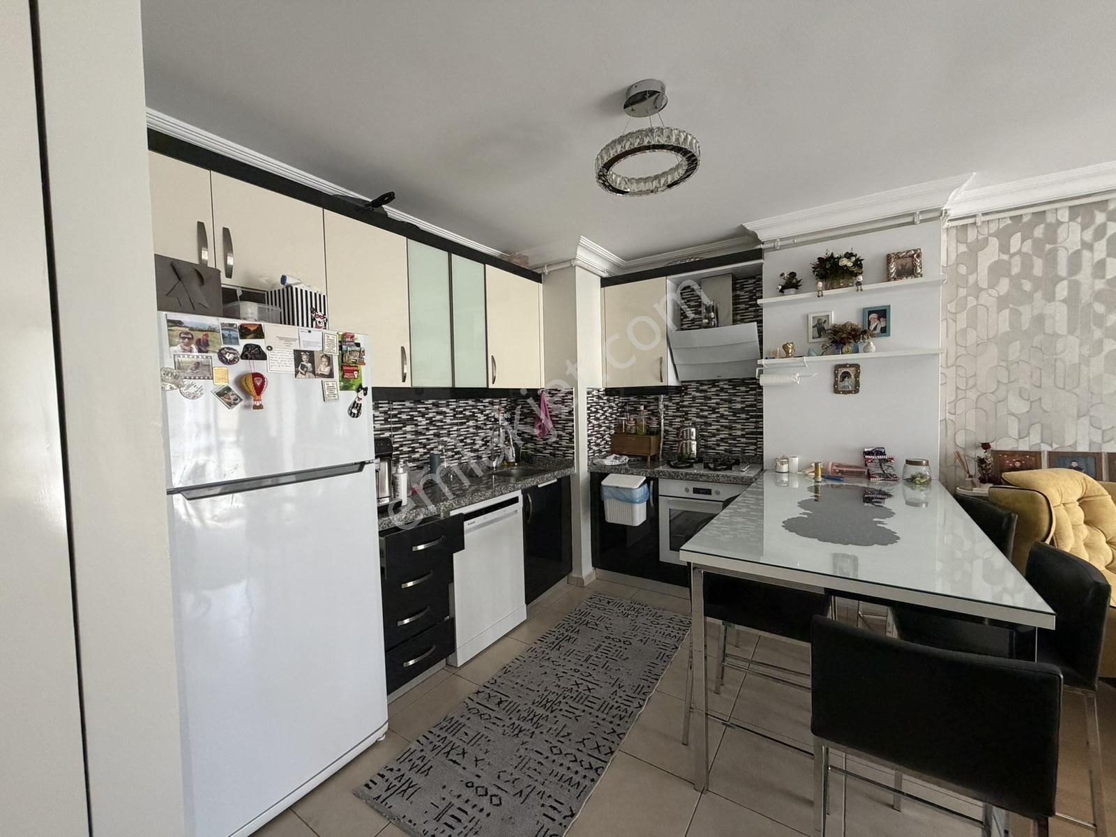 Paşapark Sitesi'nde Ferah Manzaralı, Teraslı 3+1 Dubleks Daire