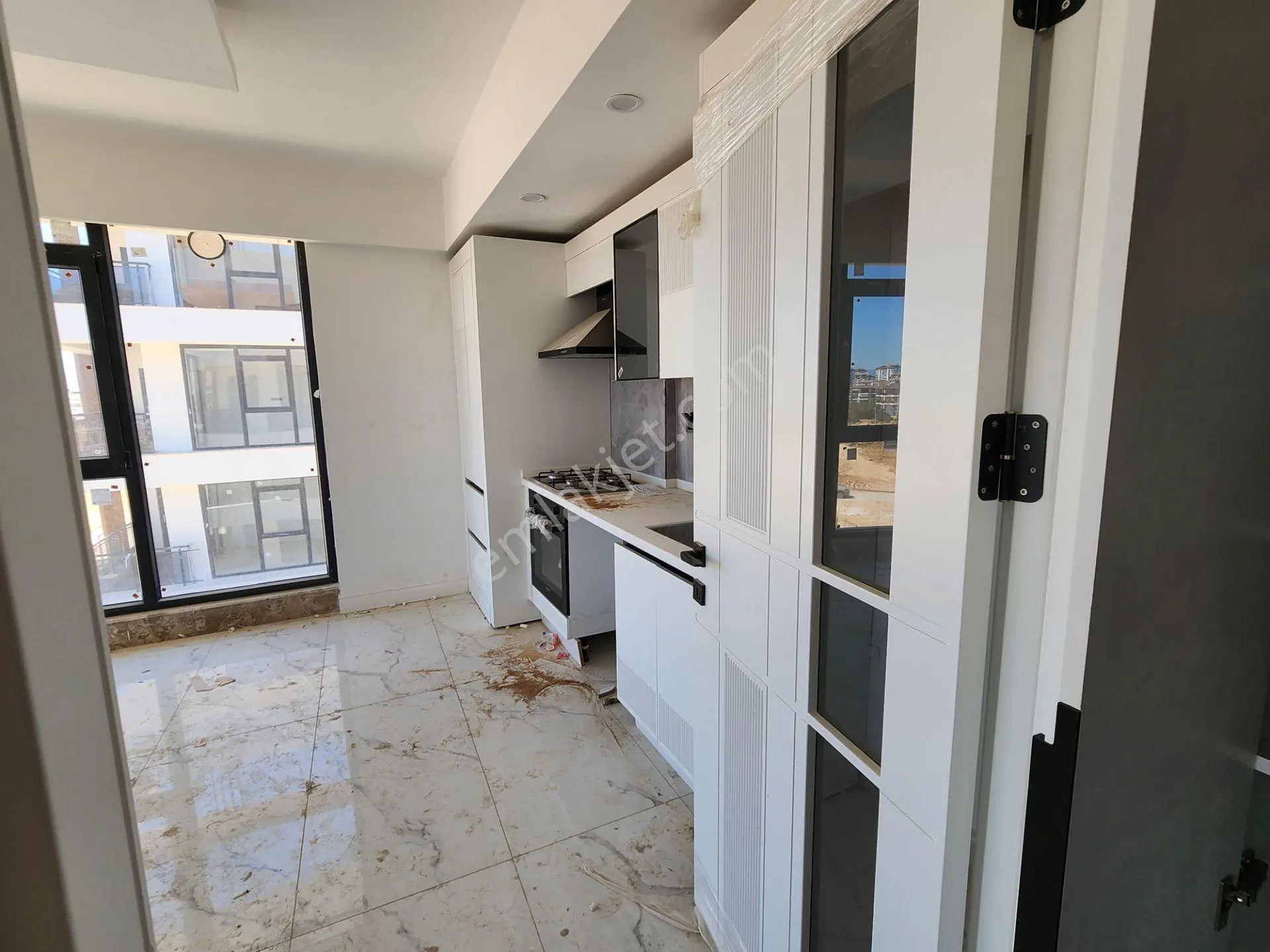 Havuzlu, Güvenlikli Sitede 2 Cepheli Satılık 66 M2 1+1 Lux Sıfır Daire - Görsel 24