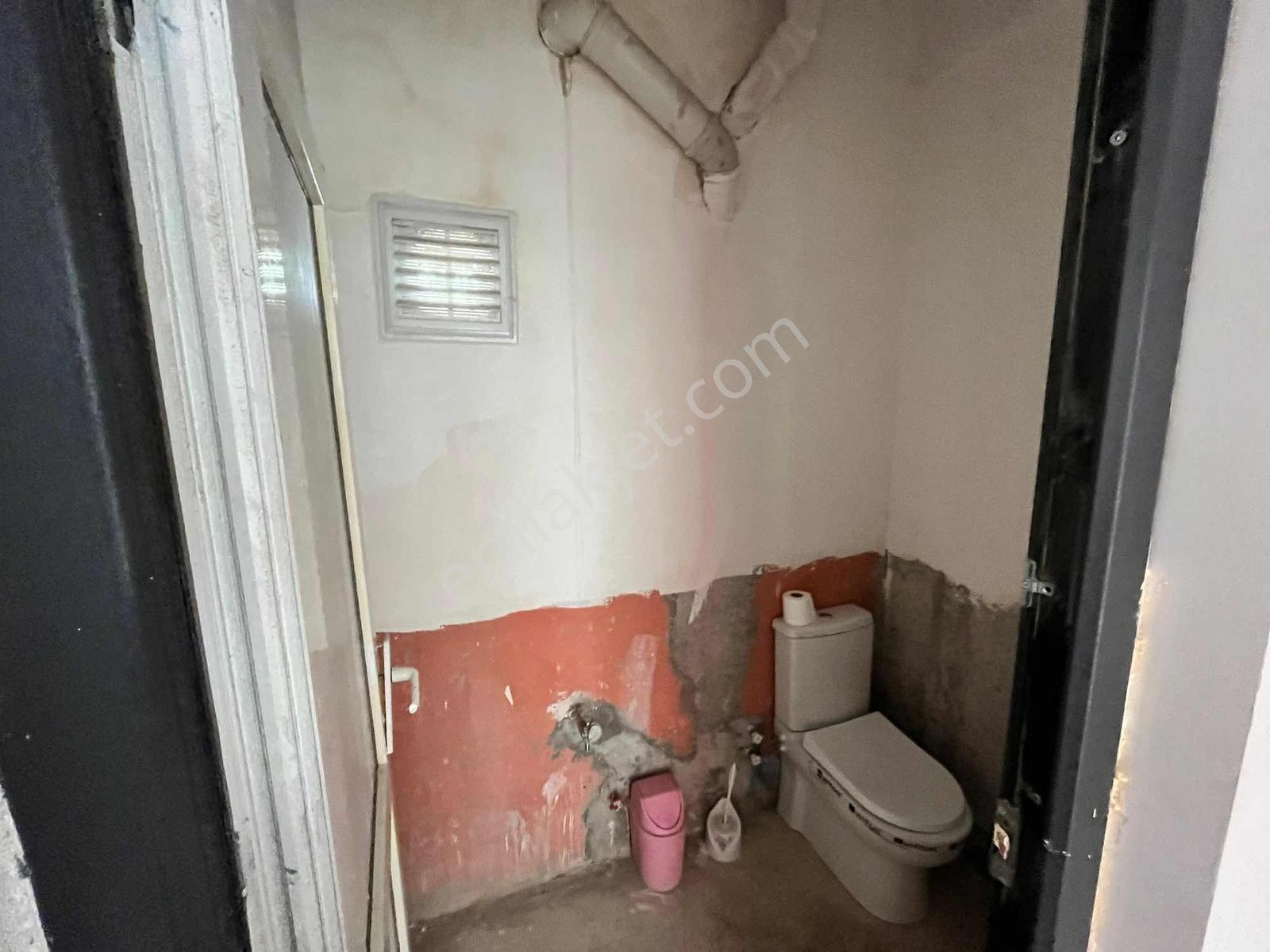 Bornova Naldöken'de Çarşı Içınde Klımalı Mutfaklı Wc'li Dükkan - Görsel 6