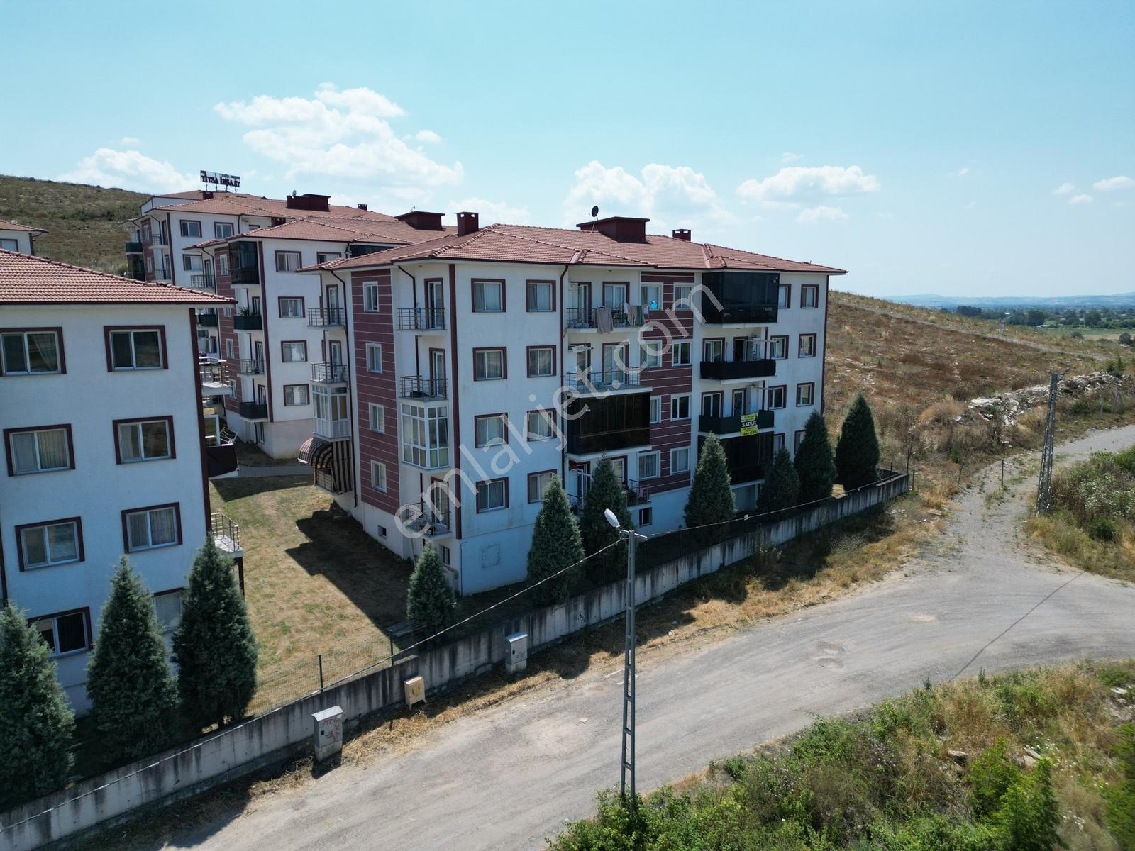 Satılık Cazip Fiyatlı Site İçi Arakat 3+1 Ferah Daire - Görsel 2
