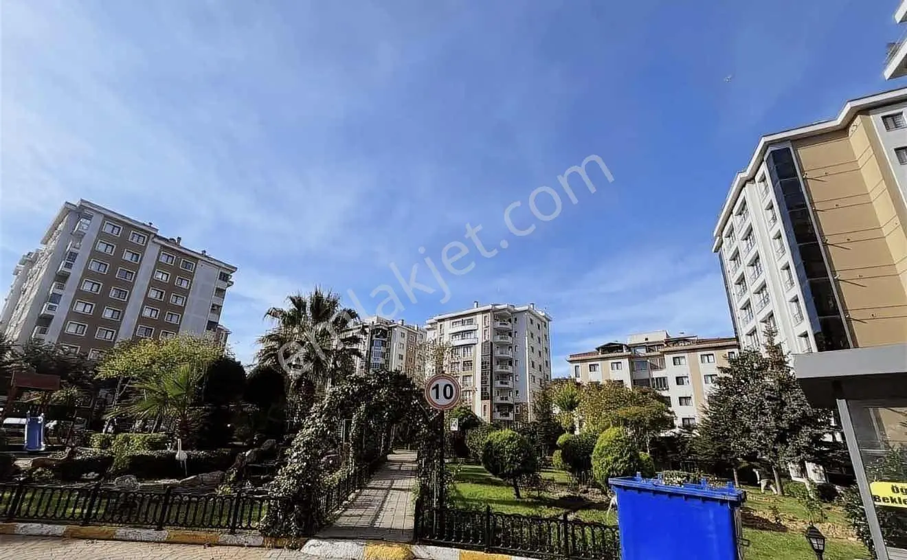 Satılık 3+1 Daire -site İçinde -metro Yakını -yüksek Arsa Paylı