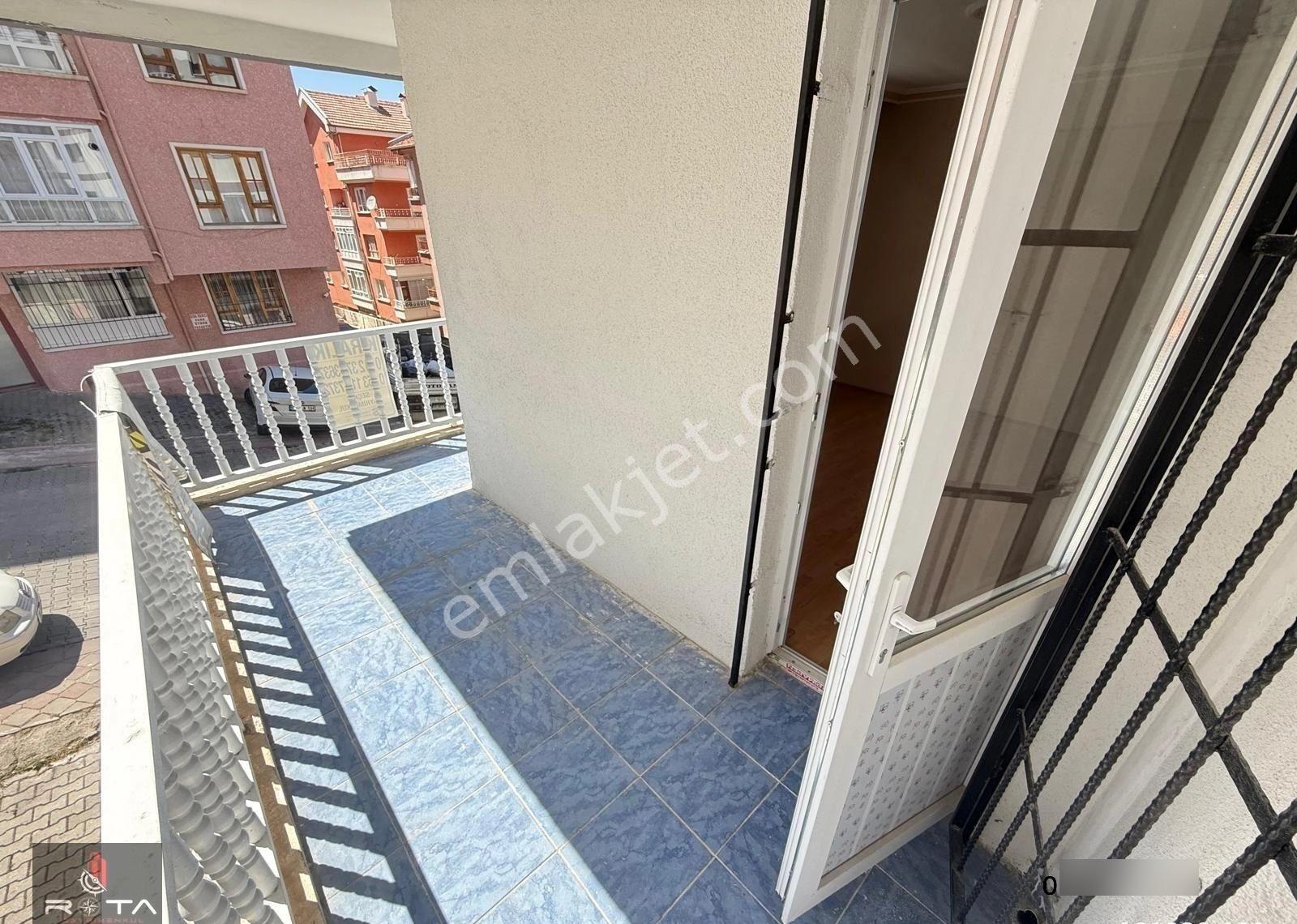 Seyitler Ve Porsuk Cd. Arası 1.katta Asansörlü Çift Balkon 3+1 - Görsel 14