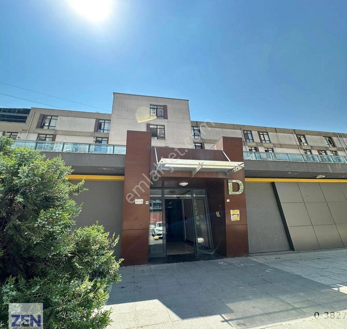 Metrobüse Yakın Site İçinde Dekorlu 3+1 Satılık Ara Kat Daire - Görsel 28