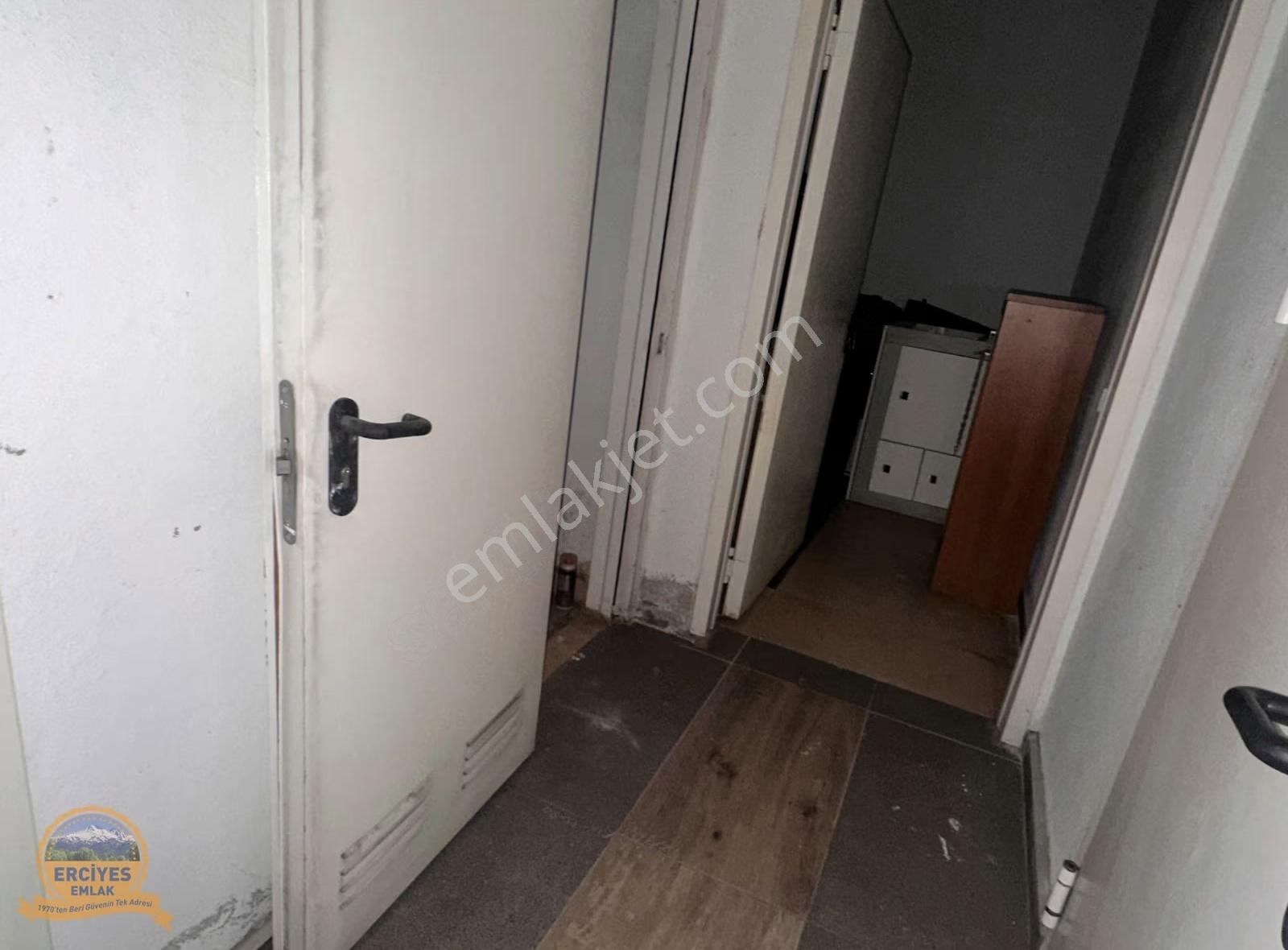 Erciyes'den Sahrayıceditte 10 Yaşında Binada 2+1 Ebeveynli,kombi - Görsel 3