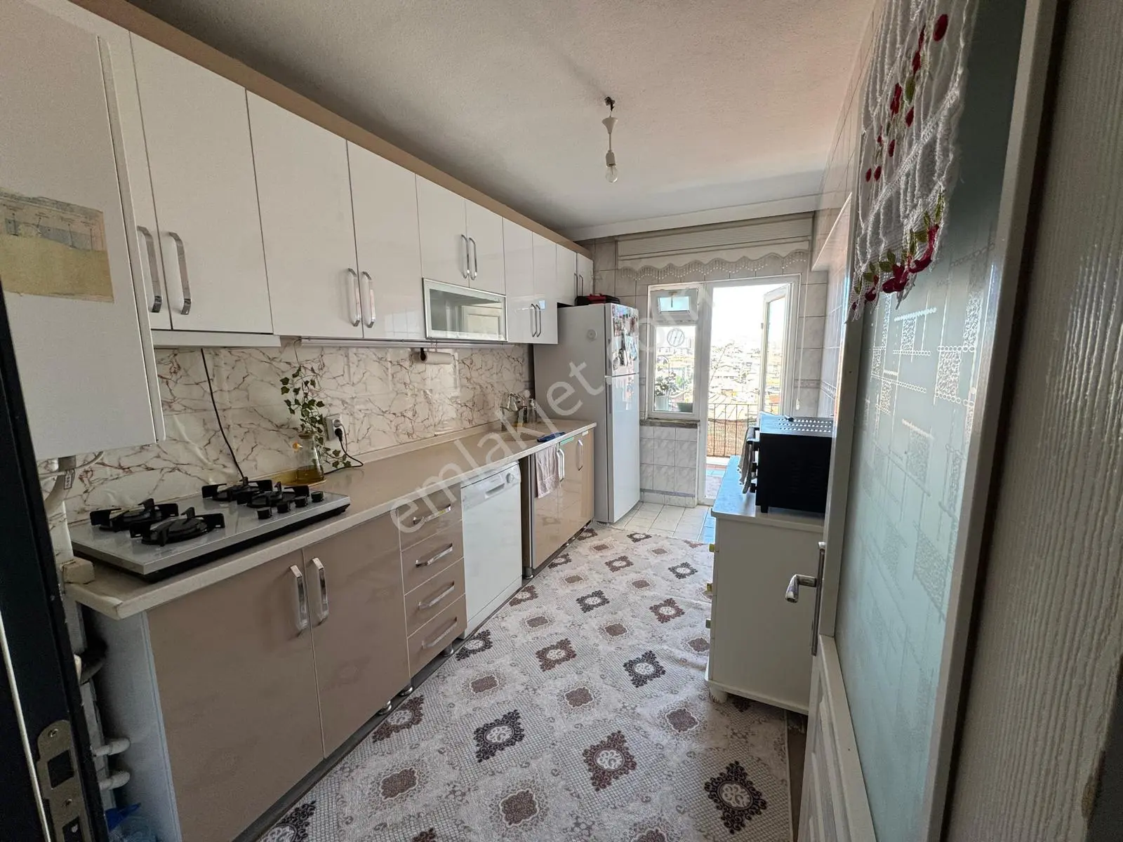 Andiçen Mahallesinde 3+1 Satılık Ferah Daire