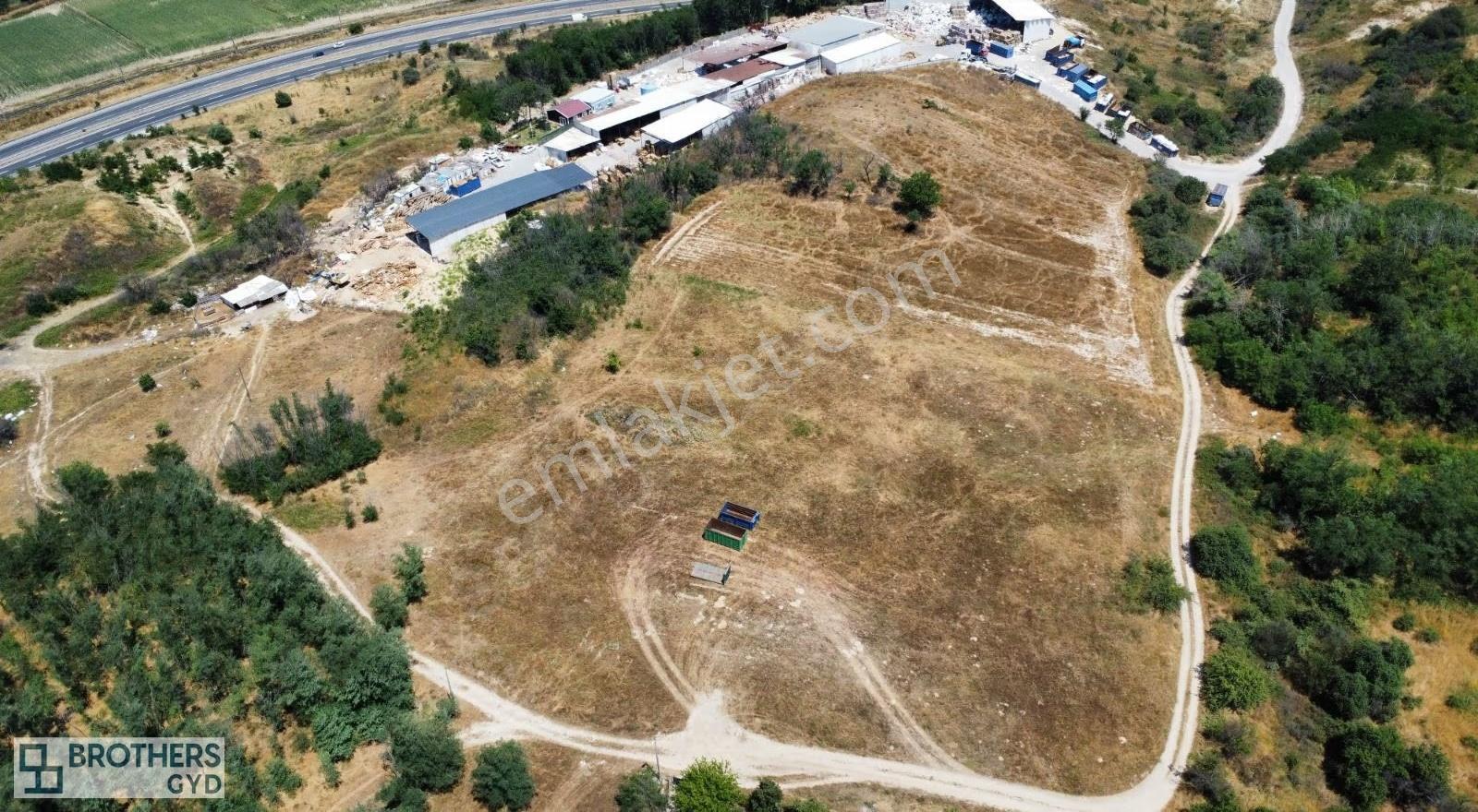 Brothersdan Velimeşede E-5 E 100metre Mesafede Satılık Tarla