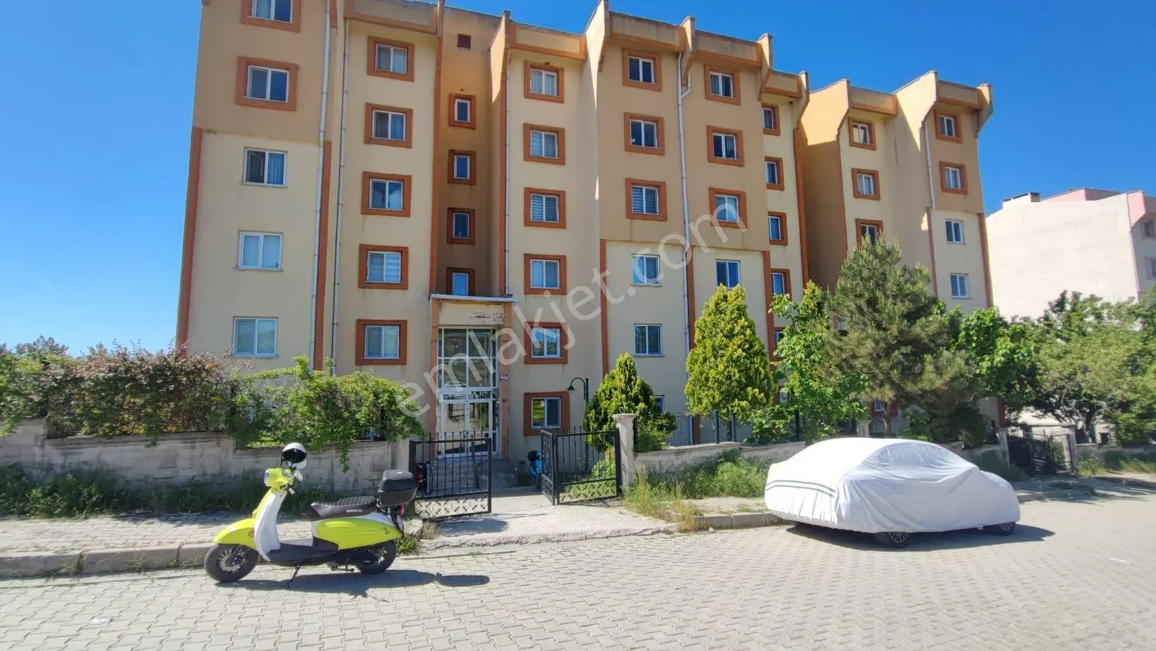 Tavşanlı Toki 2'de Satılık 2+1 Giriş Kat Daire