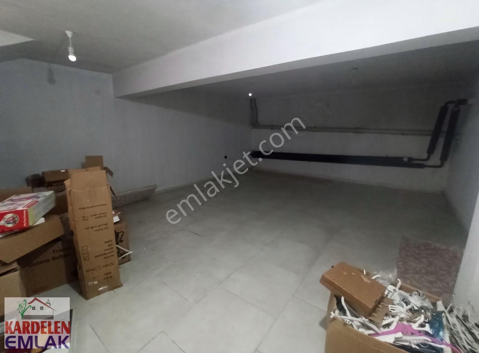 Soma Kardelen Emlak'tan...cuma Pazarı Satılık İşyeri,mağaza...