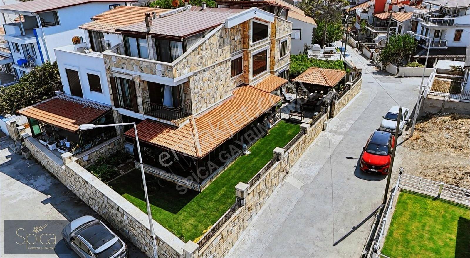 Yenifoça Burunucunda Denize Sıfır Ultra Lüks Malikane