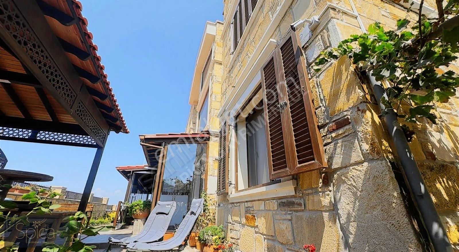 Yenifoça Burunucunda Denize Sıfır Ultra Lüks Malikane - Görsel 22