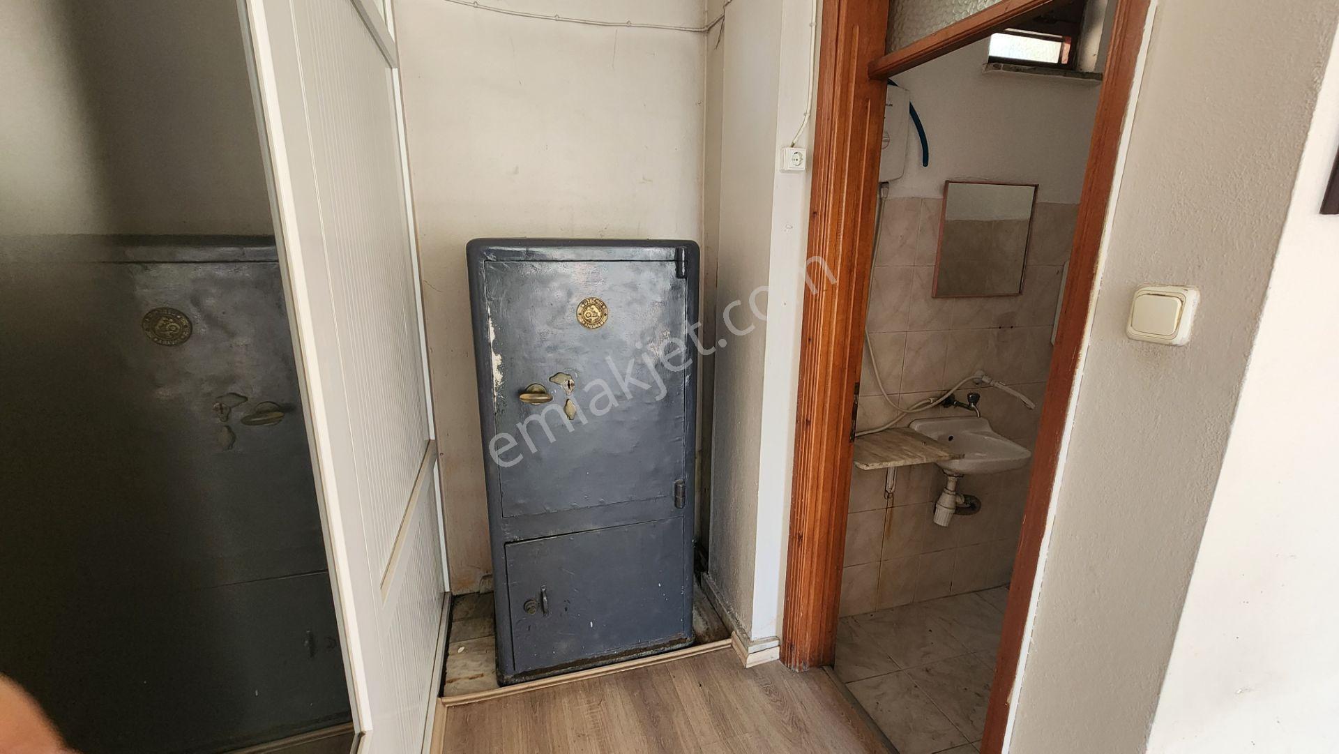 Edirne Çavuşbey'de Valiliğin Arkası Köşe Satılık Mağaza - Görsel 29