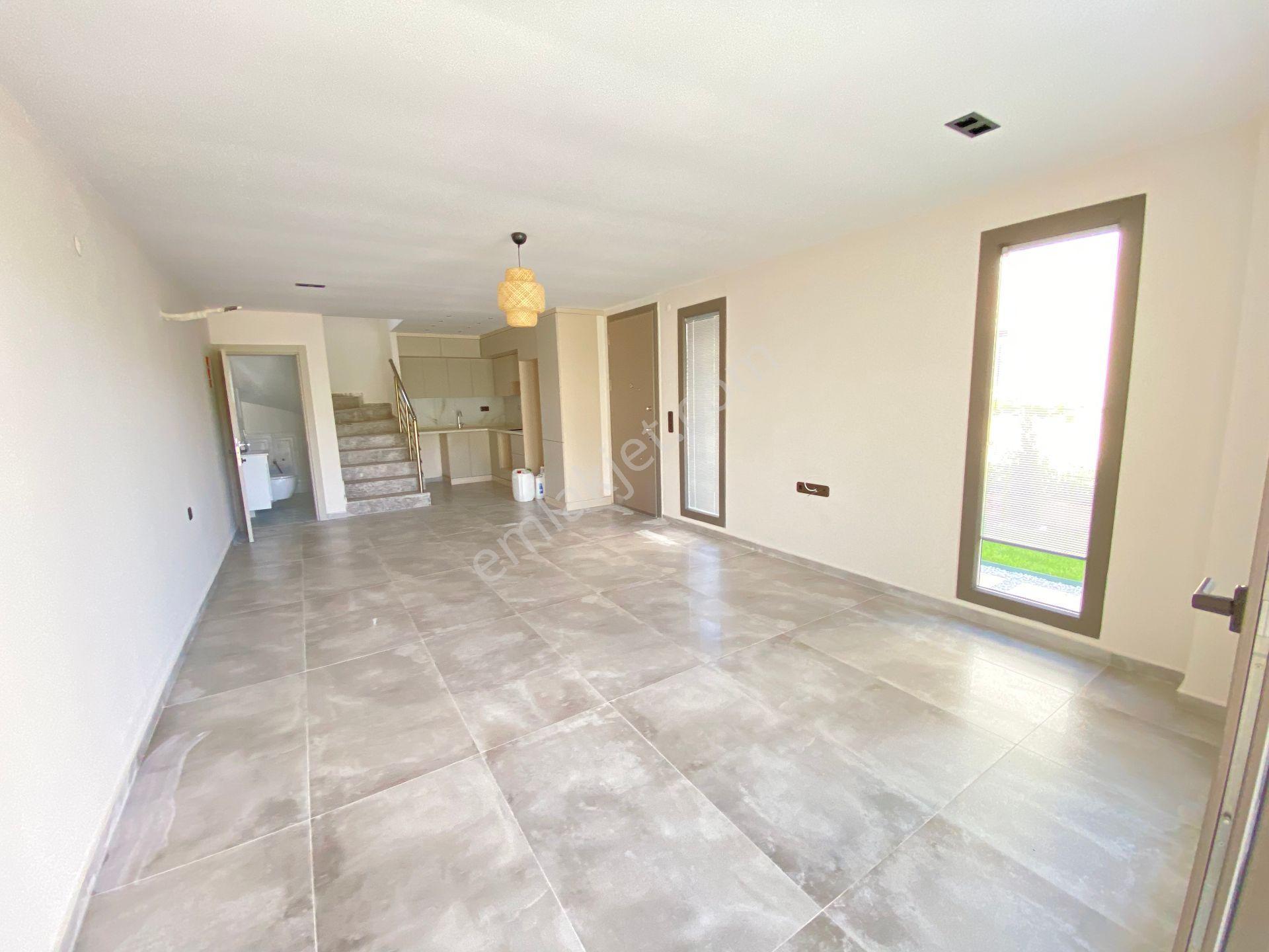 Seferihisar Mersin Alanı Denize 350 m, Havuzlu Ve Yerden Isıtmalı Lüks Köşe Villa - Görsel 13