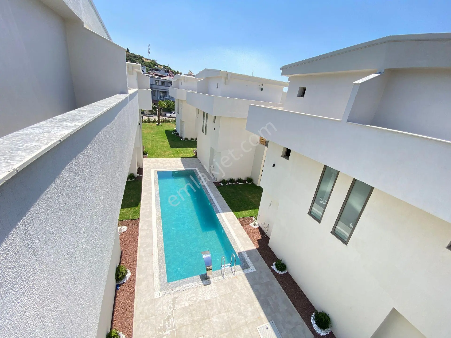 Seferihisar Mersin Alanı Denize 350 m, Havuzlu Ve Yerden Isıtmalı Lüks Köşe Villa - Görsel 2