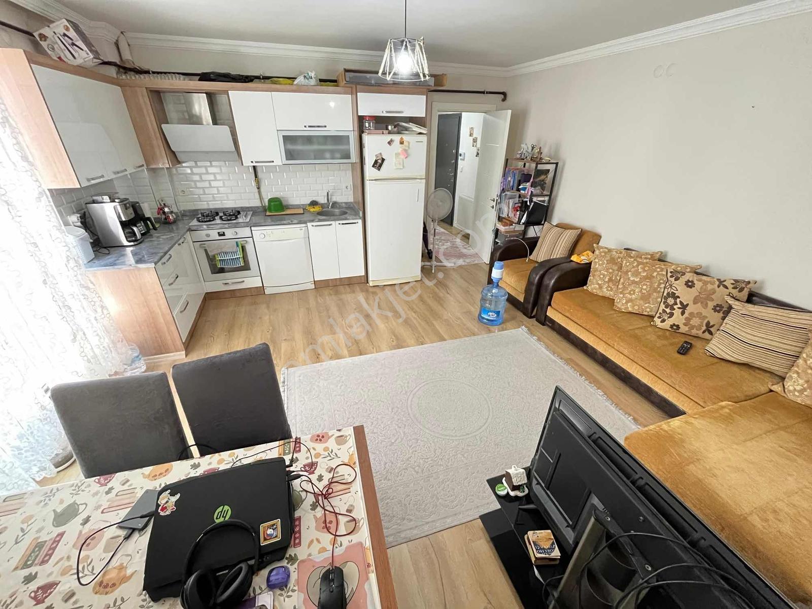 Asil Emlak'tan Muradiye İstasyon'da 1+1 Eşyalı Daire