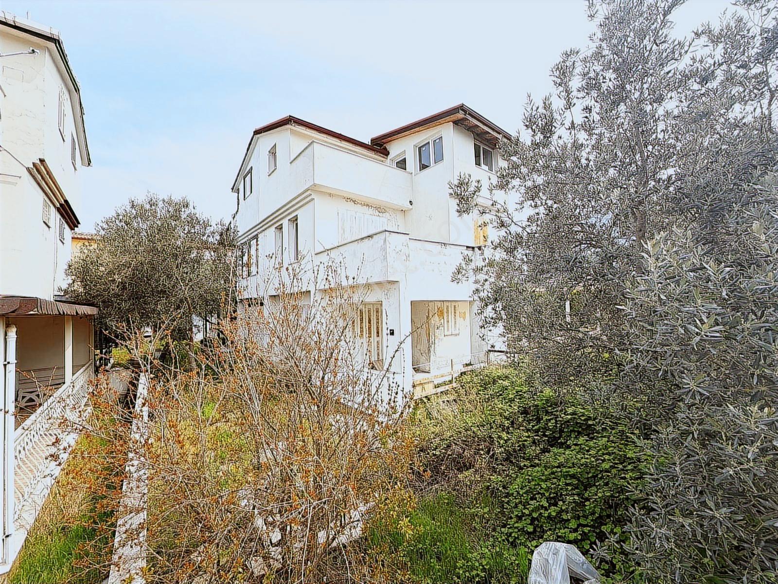 Kuşadası Güzelçamlı'da Sahile 300 Mt. 4+1 Satılık Triplex Villa - Görsel 2