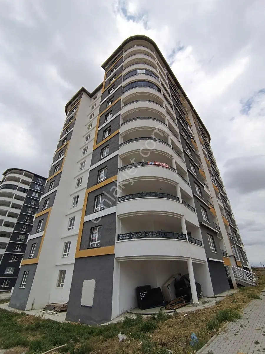 111'den 3+1 Geniş Ve Kullanışlı Kiralık Daire