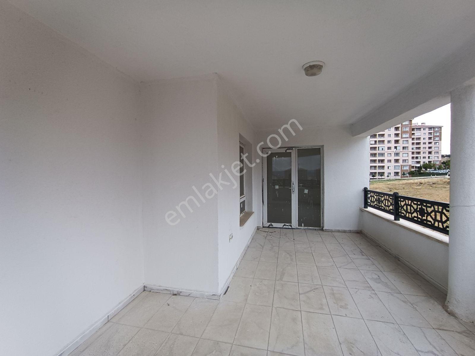 111'den 3+1 Geniş Ve Kullanışlı Kiralık Daire - Görsel 18