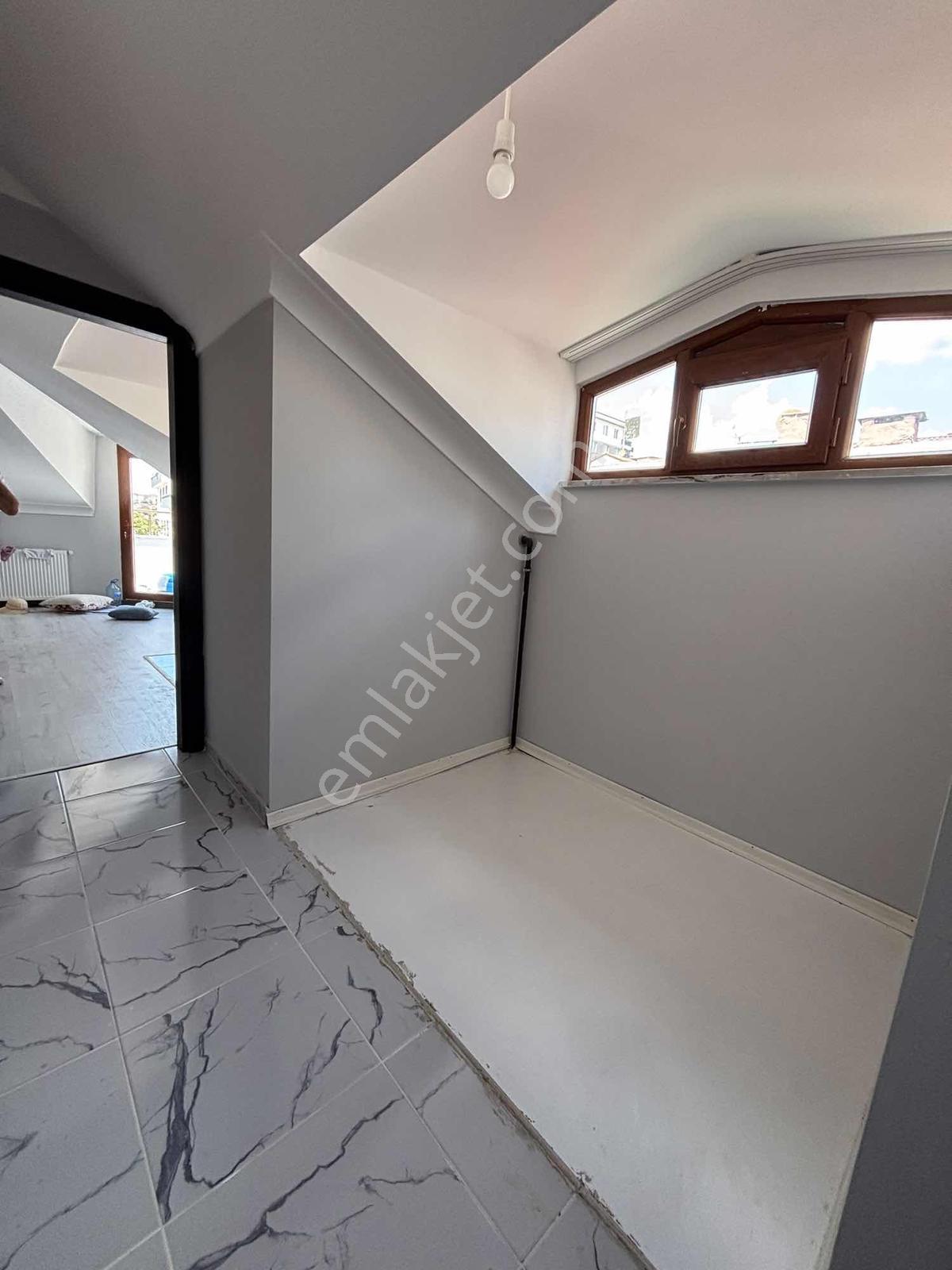 Altınşehir Mah,kiralık1+1çatıkatı (bekar Erkeğe Uygun Değildir) - Görsel 7