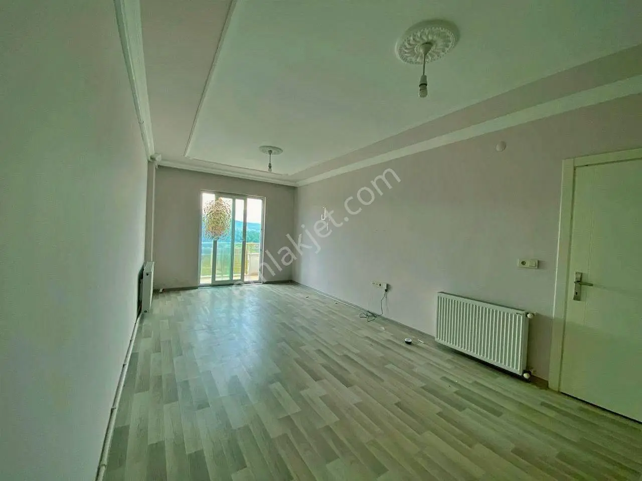Uytundan Burhaniye Bahçelievler'de Asansörlü Arakat Kiralık 1+1 - Görsel 5