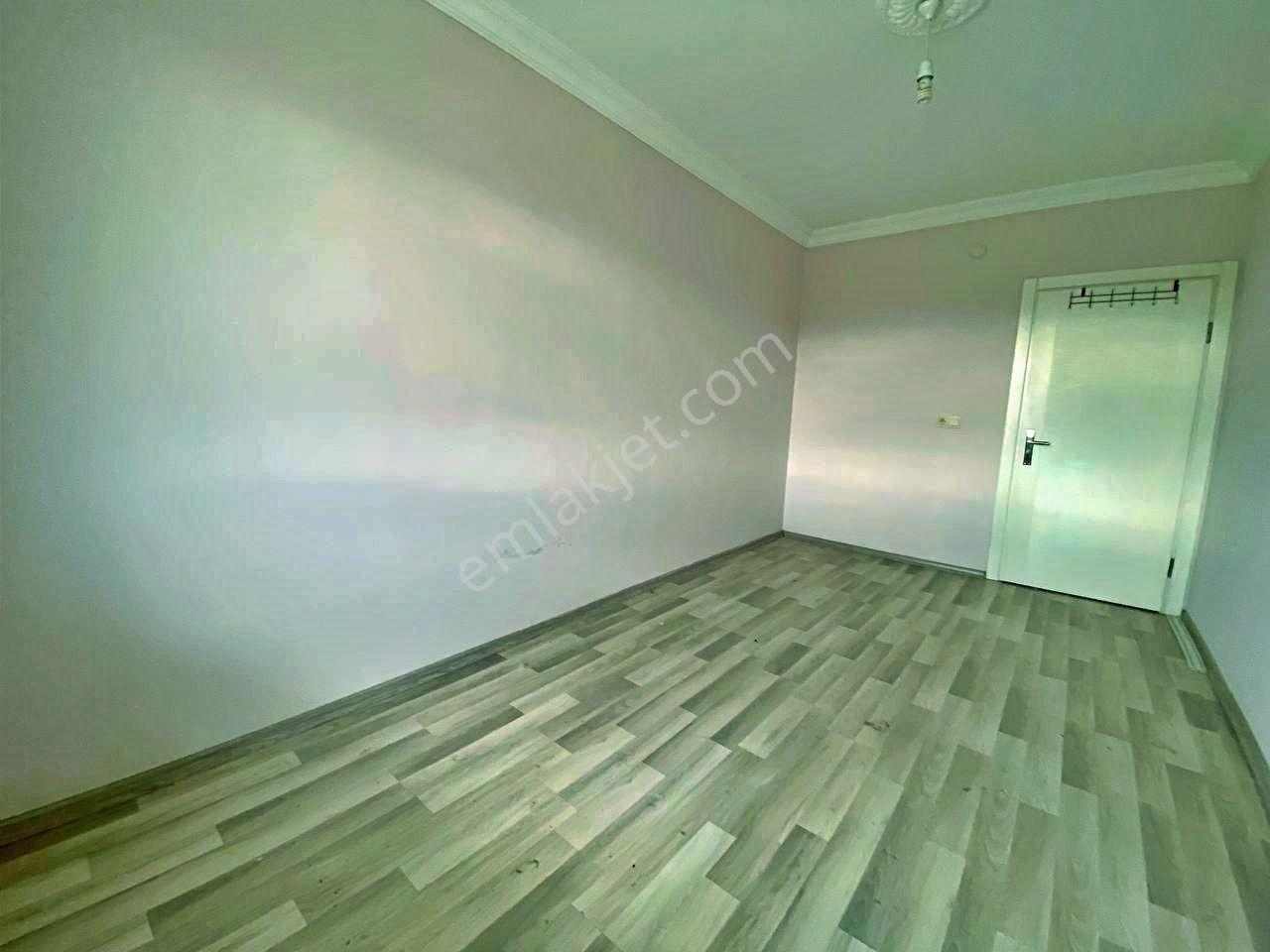 Uytundan Burhaniye Bahçelievler'de Asansörlü Arakat Kiralık 1+1 - Görsel 3