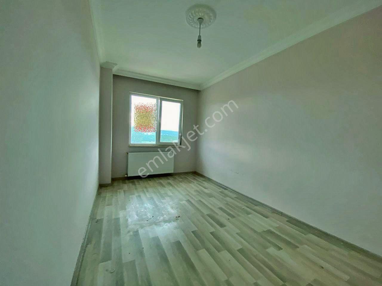 Uytundan Burhaniye Bahçelievler'de Asansörlü Arakat Kiralık 1+1 - Görsel 4