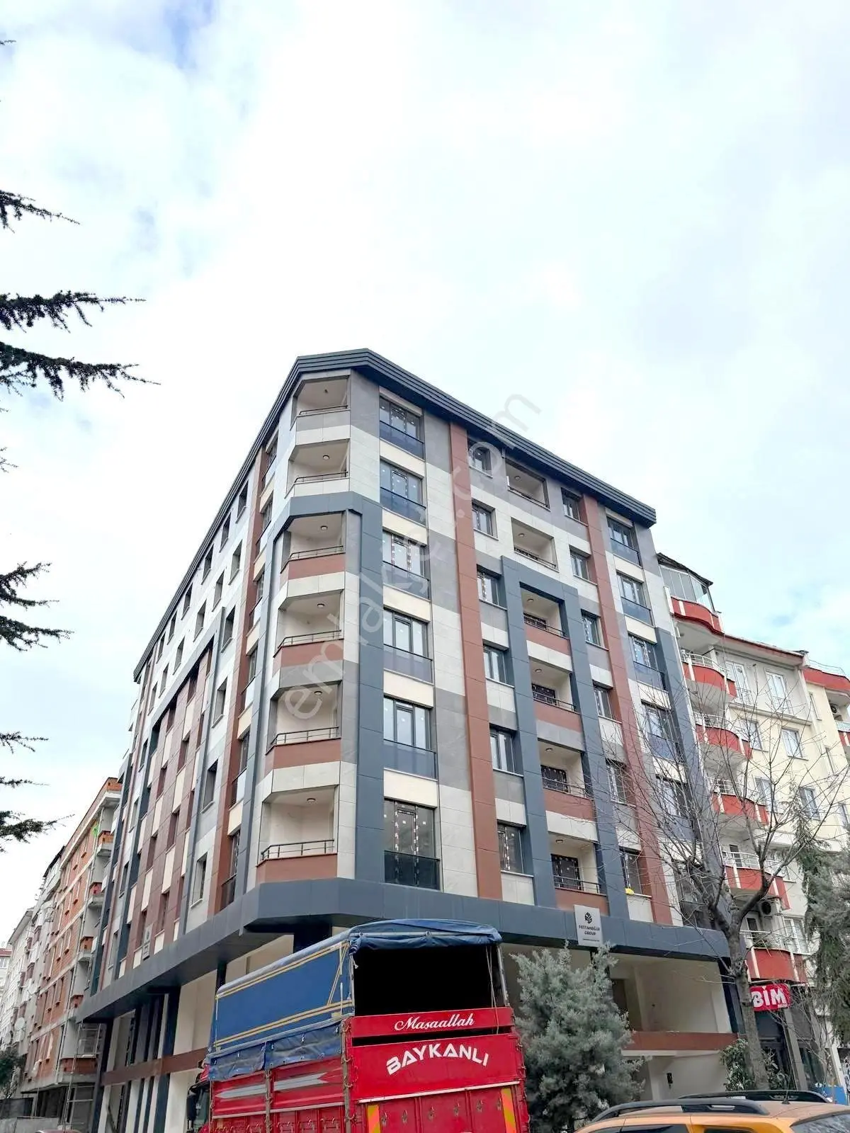 Yıldız Dan Metrobüse Yakın Ahmet Yesevi Caddesi Üzerinde Kat Mülkiyetli 3+1 Ara Kat Daire