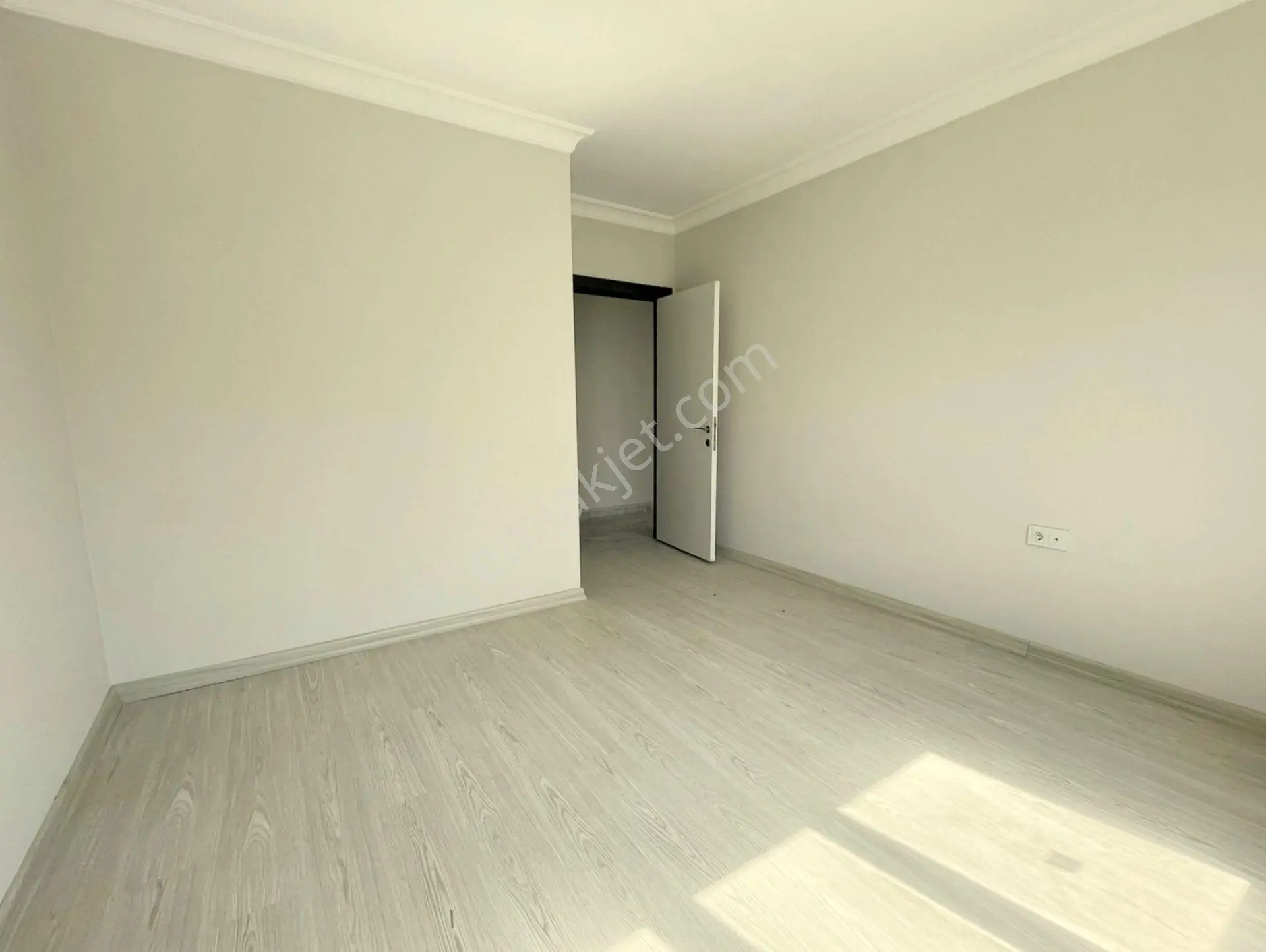Mertcan'dan Havuzlu Güvenlikli Lüks Sitede Ara Kat 2+1 Daire - Görsel 8