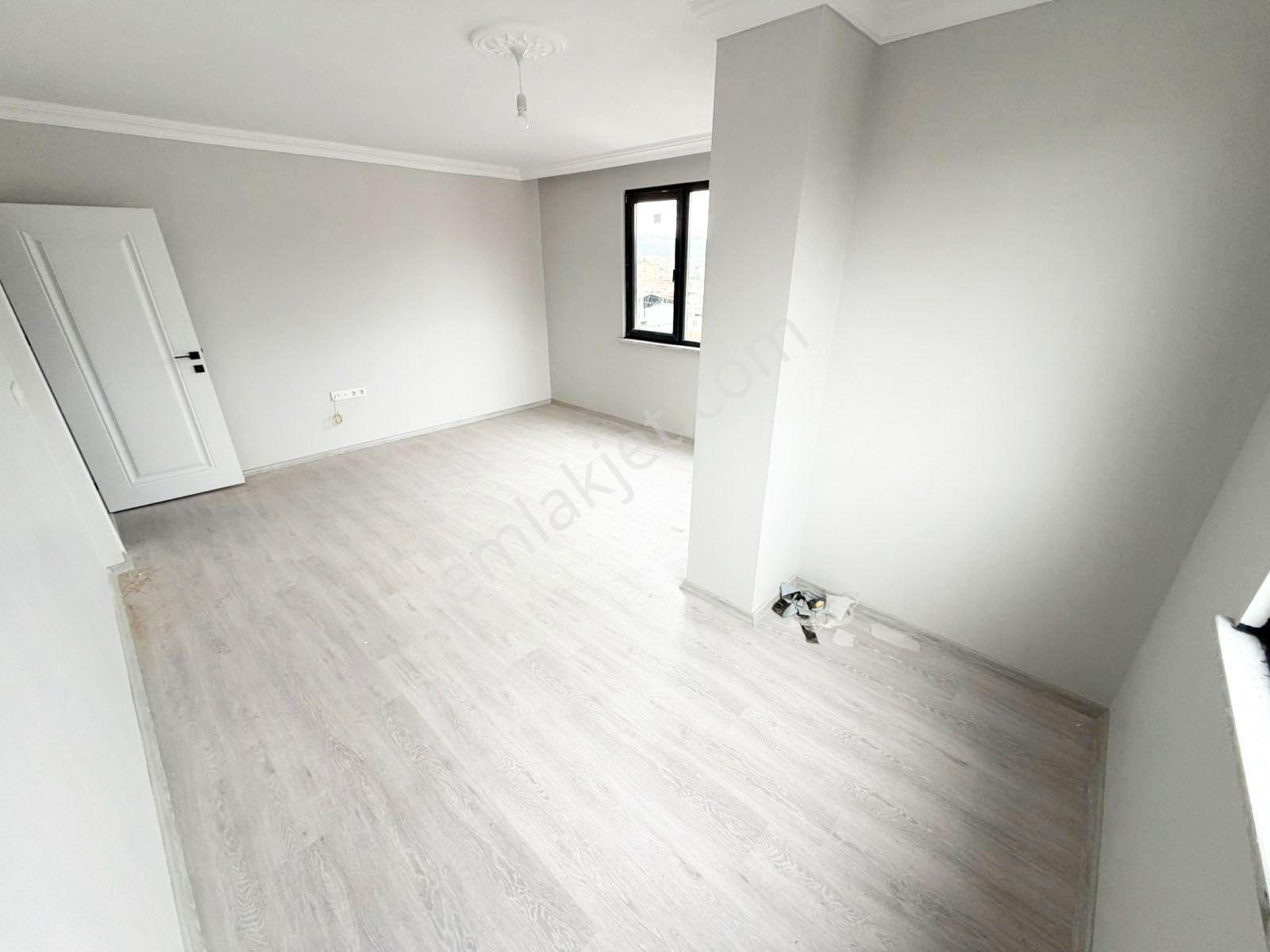 Mertcan'dan Ebeveyn Banyolu Ara Kat Balkonlu Sıfır 2+1 Daire - Görsel 3