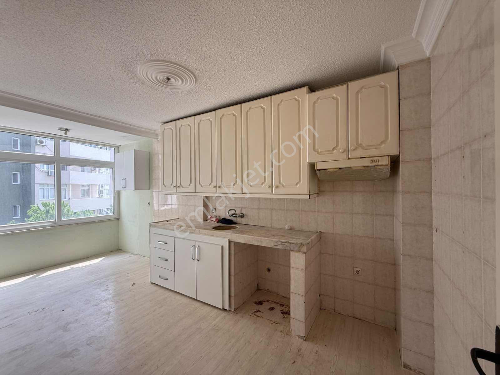 Kenan Evren 3+1 Gastronomı Civ Az Katlı Geniş Daire