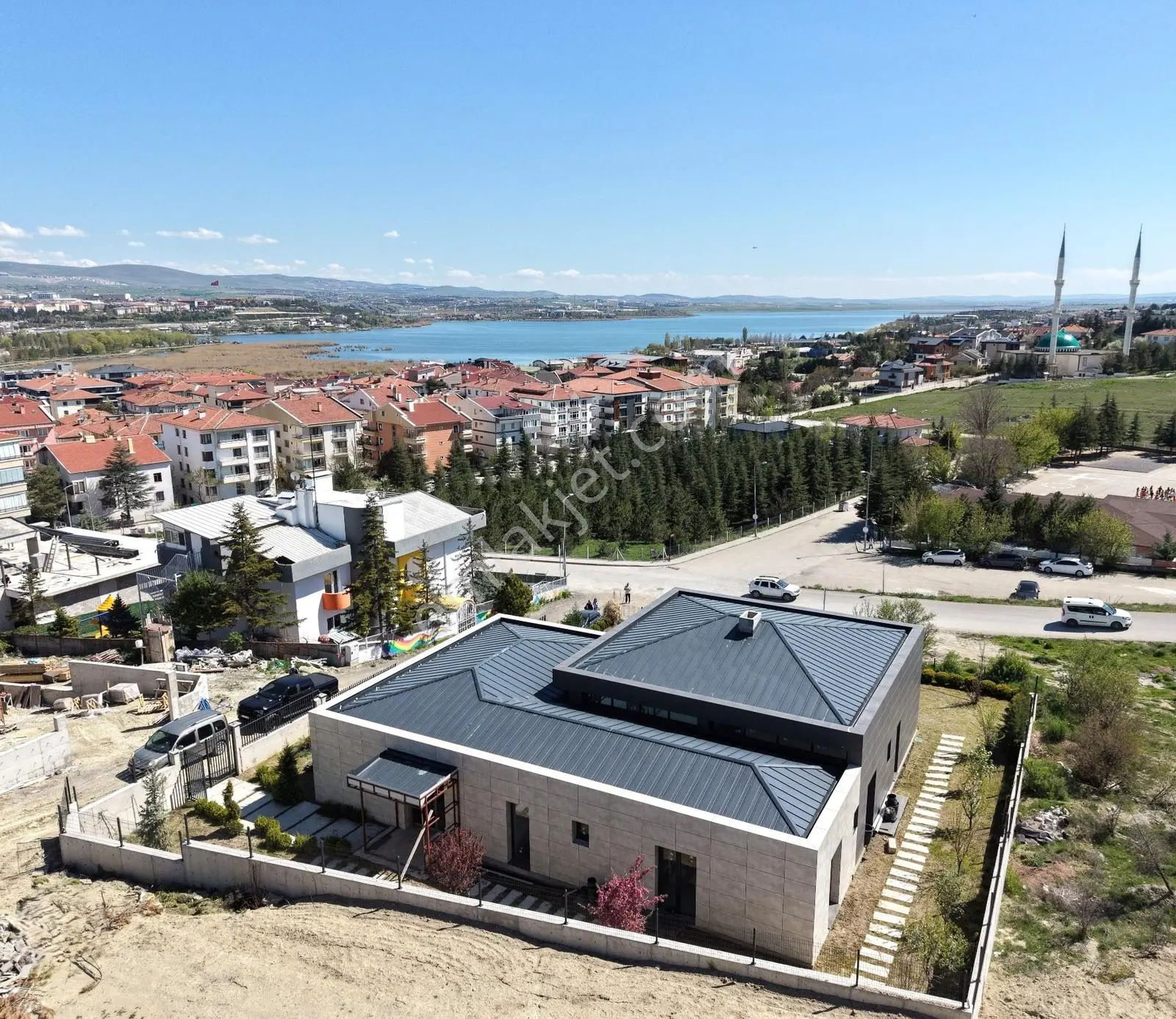 Gölbaşı Karşıyaka'da Mogan Gölü Manzaralı Satılık 7+2 Lüks Villa - Görsel 2