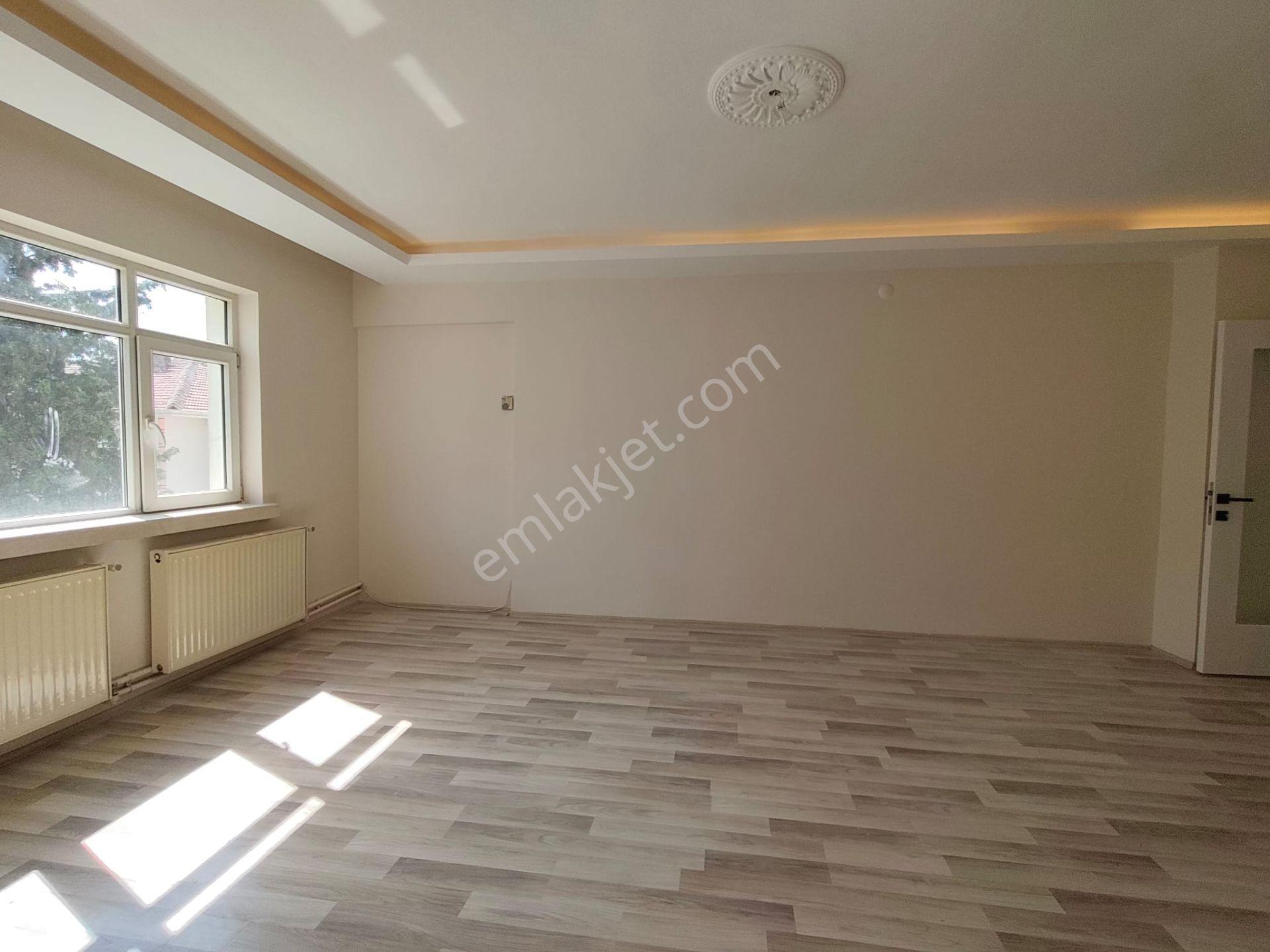 Yılmaz Gayrimenkulden Tandoğan Mah 3+1 Arakatta 135m2 Lüx Yapılı 4.149 Pazarlıklı Daire - Görsel 13