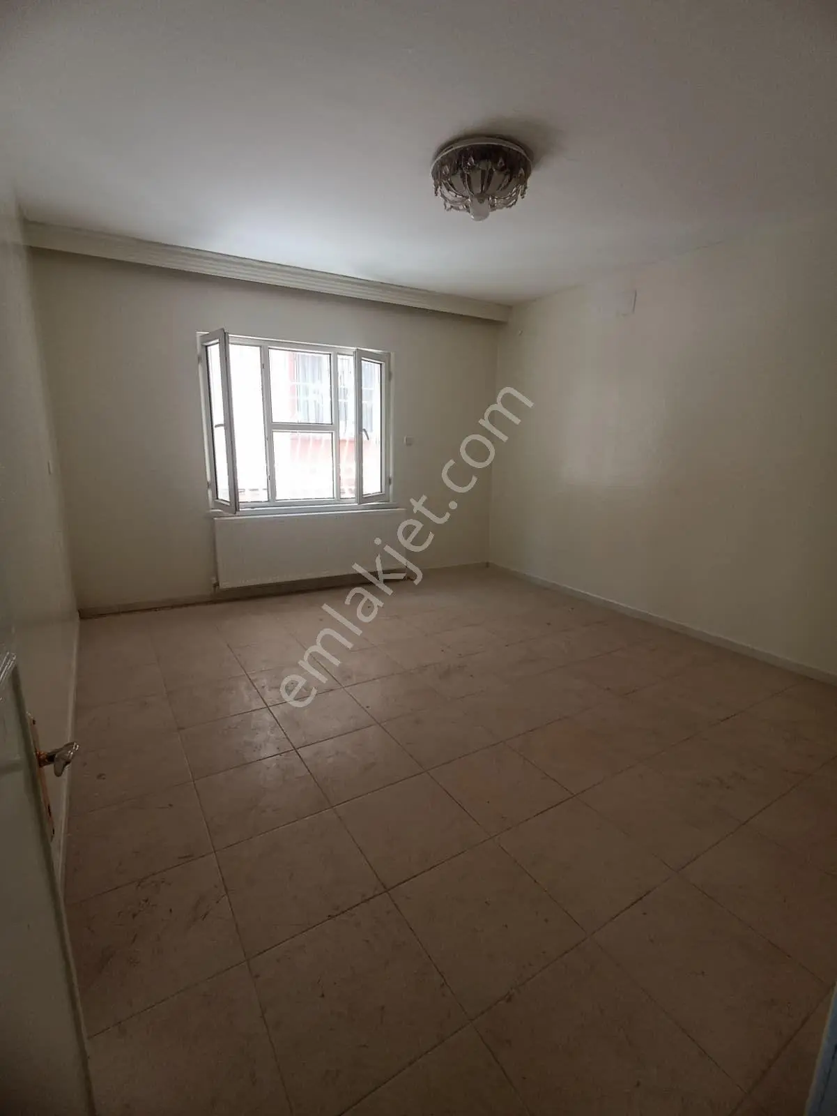 Sahibinden Merkezi Konumda Doğalgazlı, Teraslı, Geniş Kiralık Daire
