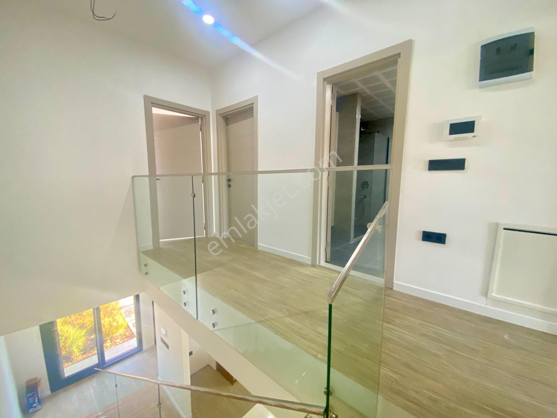 Çiğli Maltepe Mahallesi Satılık 3+1 Havuzlu Sitede Villa - Görsel 16