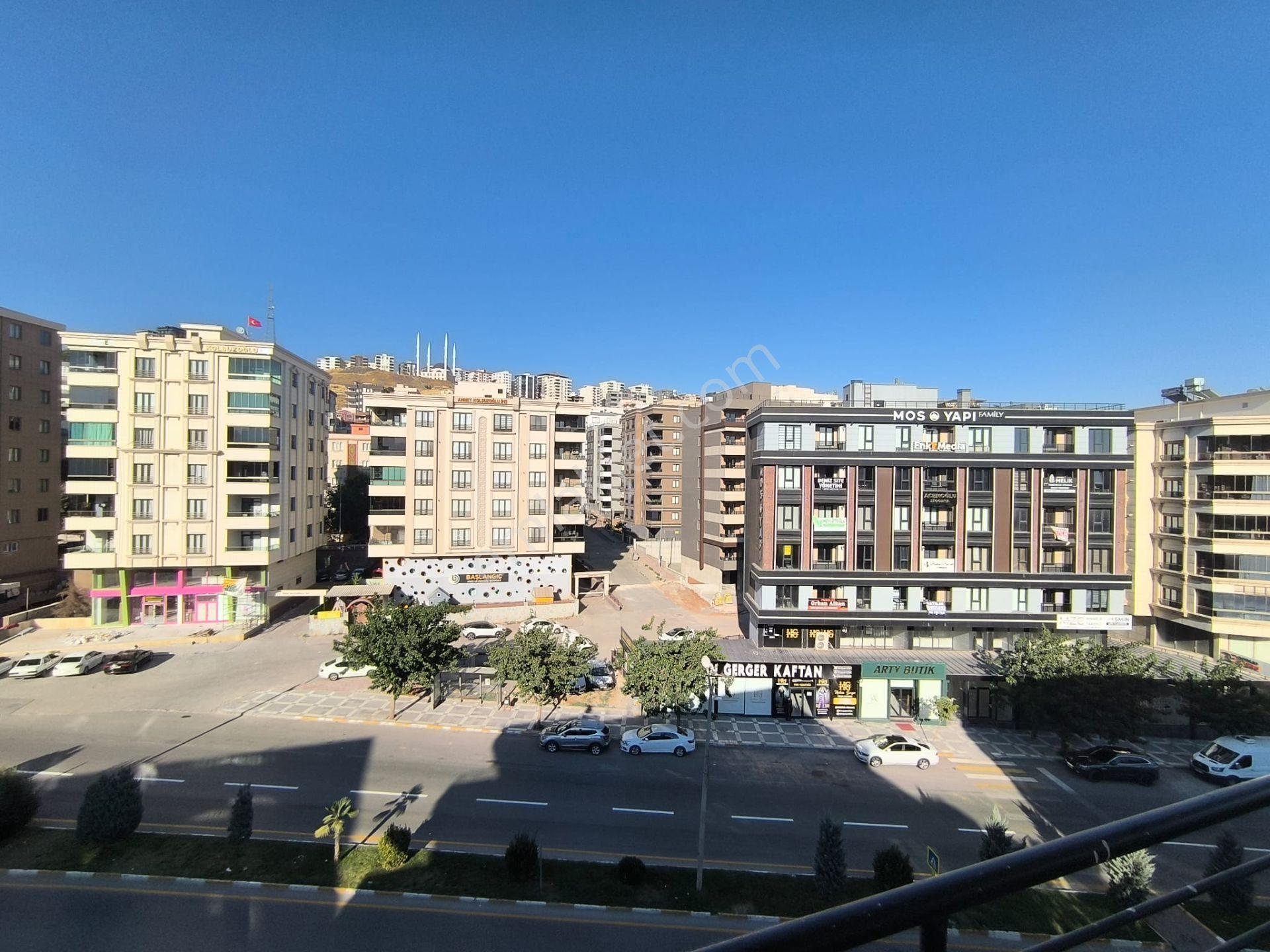 Çankaya Mahallesi'nde Ana Yola Sıfır Satılık 4+1 Son Kat Temiz Daire - Görsel 24