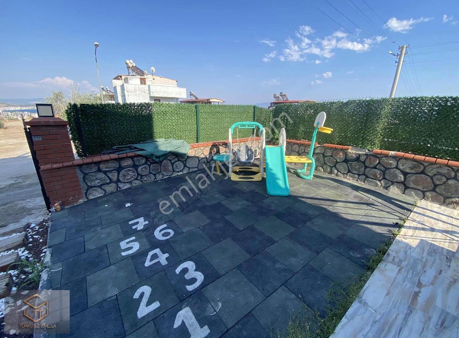 Dikili Çandarlı'da Havuzlu Tripleks 4+1 Full Eşyalı Yazlık - Görsel 17
