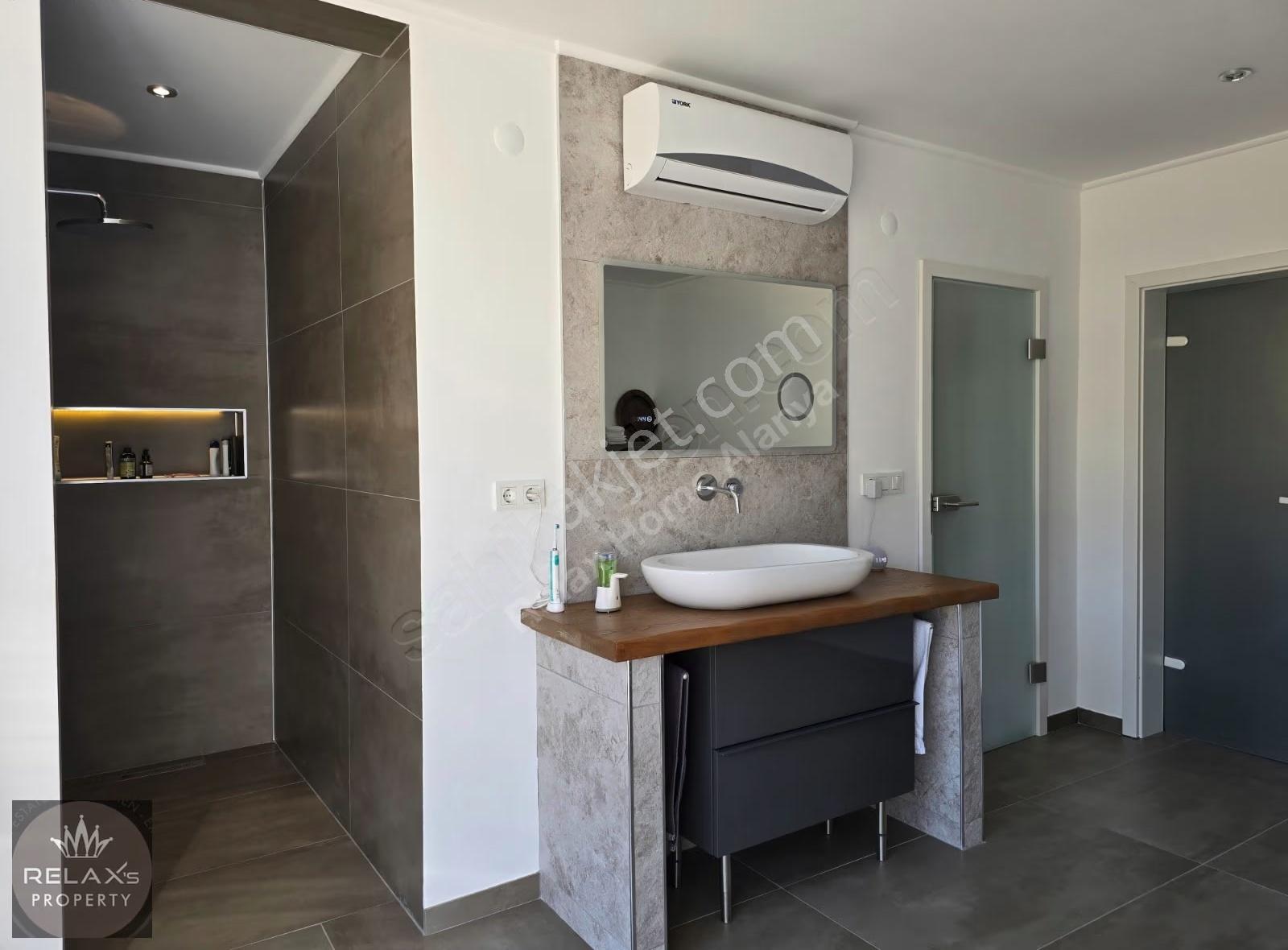 Oba Bölgesi 3 Katlı Tripleks Villa Deniz Manzaralı Özel Yapım - Görsel 22