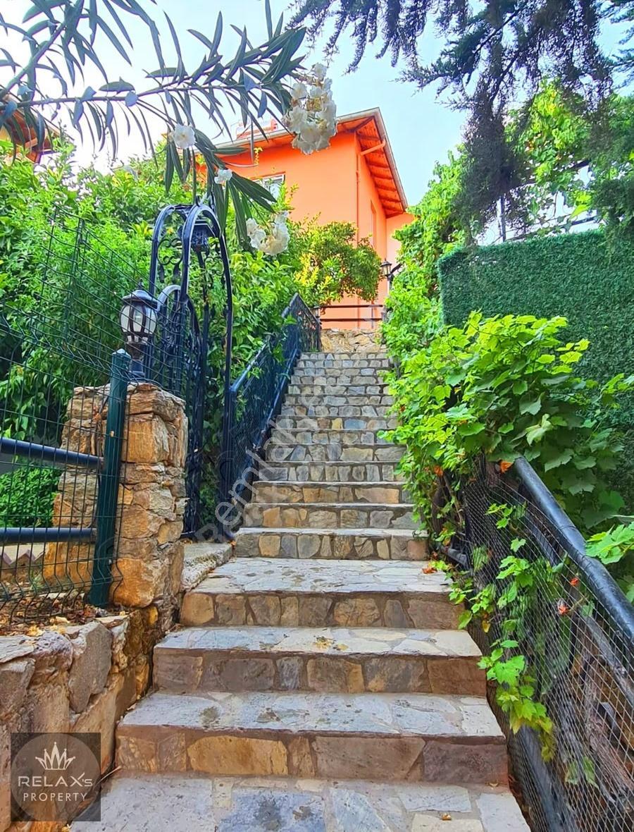 Oba Bölgesi 3 Katlı Tripleks Villa Deniz Manzaralı Özel Yapım - Görsel 15