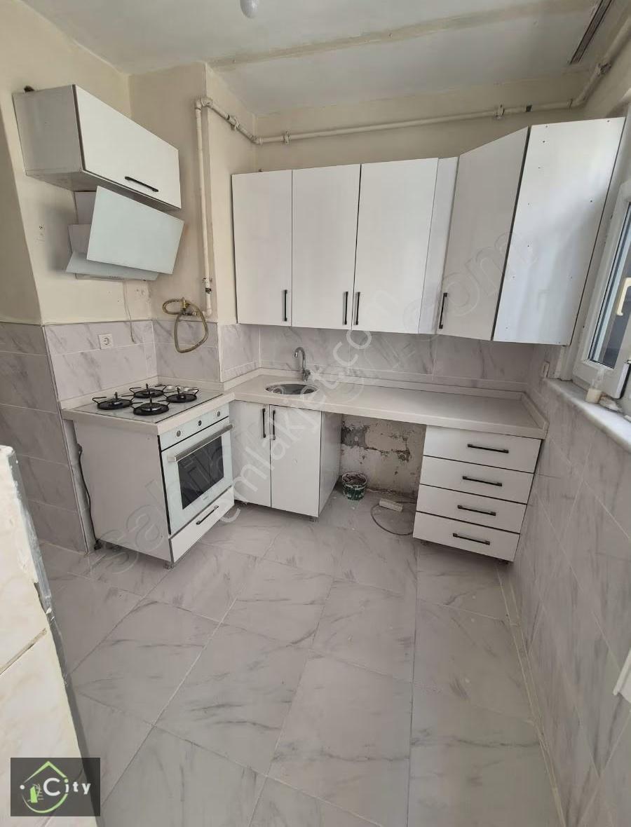 Fatihte Fevzipaş Cad Üzerine Kiralık Boş Daire 3+1 1kat Köşe Bi - Görsel 24