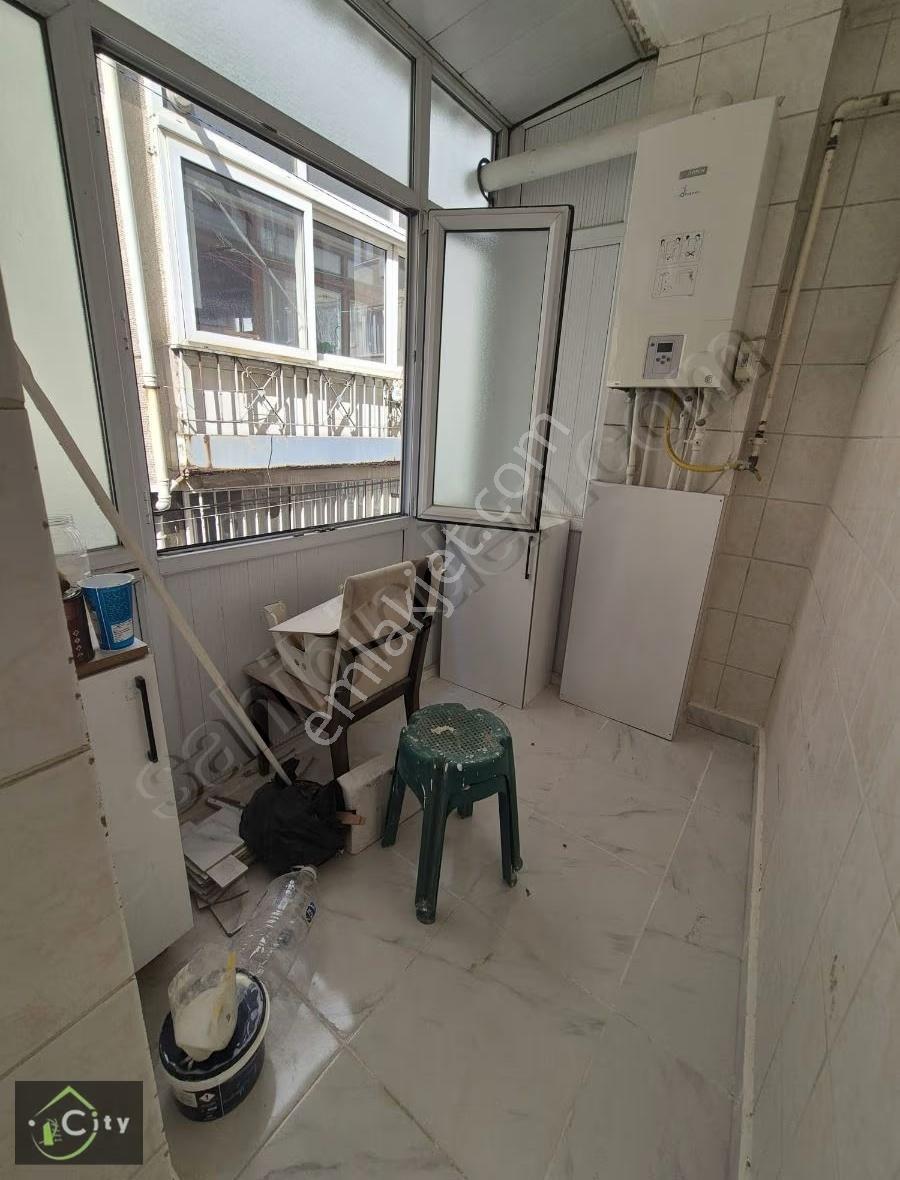 Fatihte Fevzipaş Cad Üzerine Kiralık Boş Daire 3+1 1kat Köşe Bi - Görsel 6