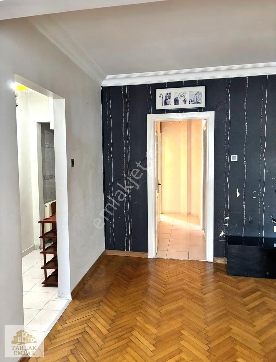 Parlak'tan 2.5+1 Kısmi Eşyalı Cadde Üzeri Merkez^e Yakın Ara Kat - Görsel 17