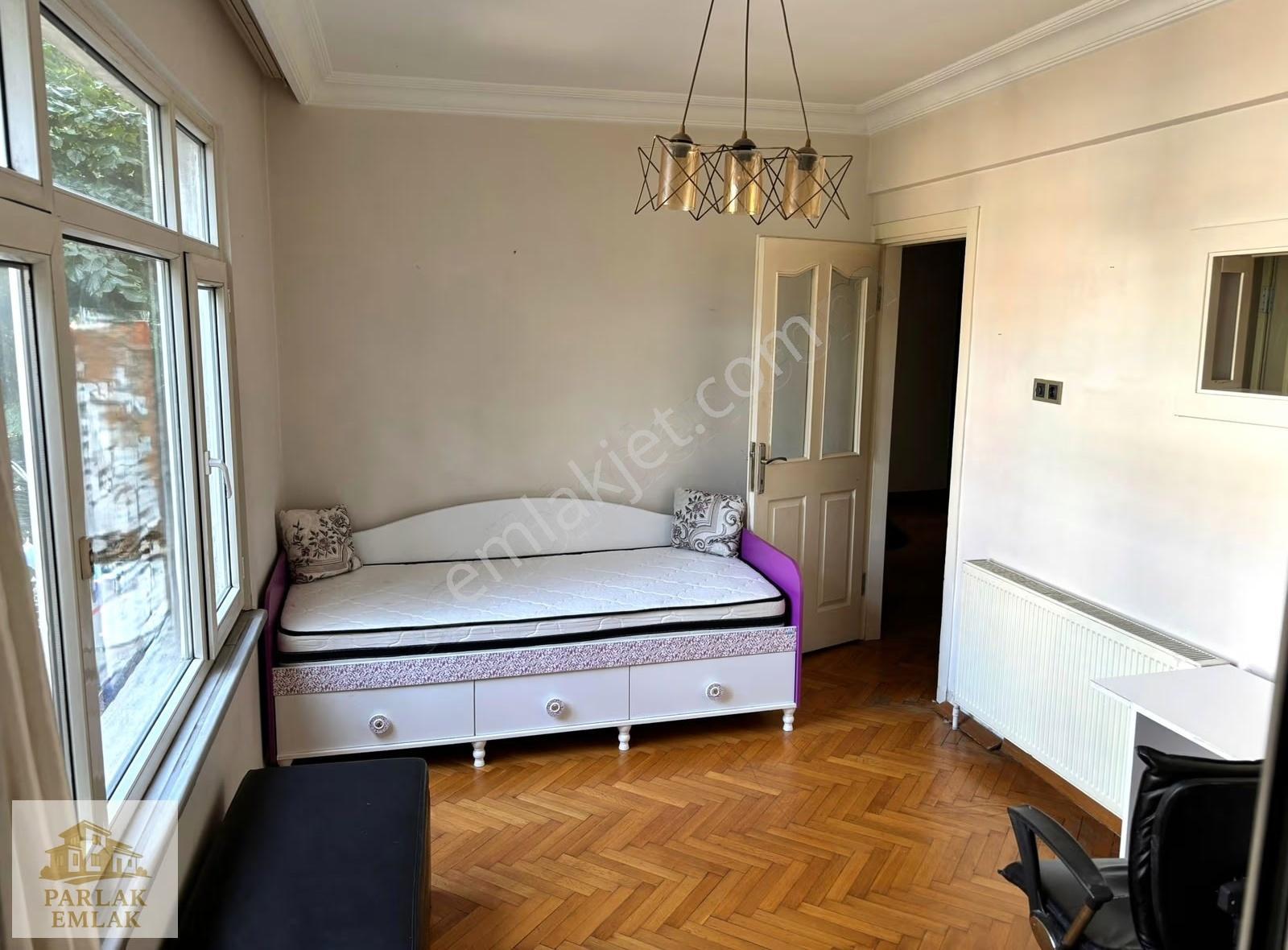 Parlak'tan 2.5+1 Kısmi Eşyalı Cadde Üzeri Merkez^e Yakın Ara Kat - Görsel 3