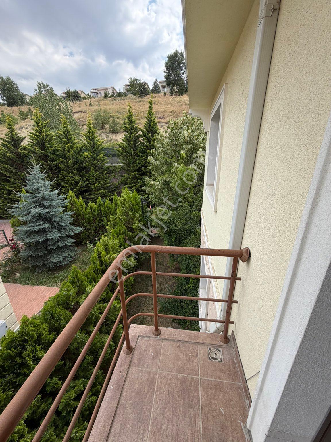 Alacaatlı Bölgesi Yaşamkent Sitesinde Muhteşem Kiralık Villa - Görsel 23
