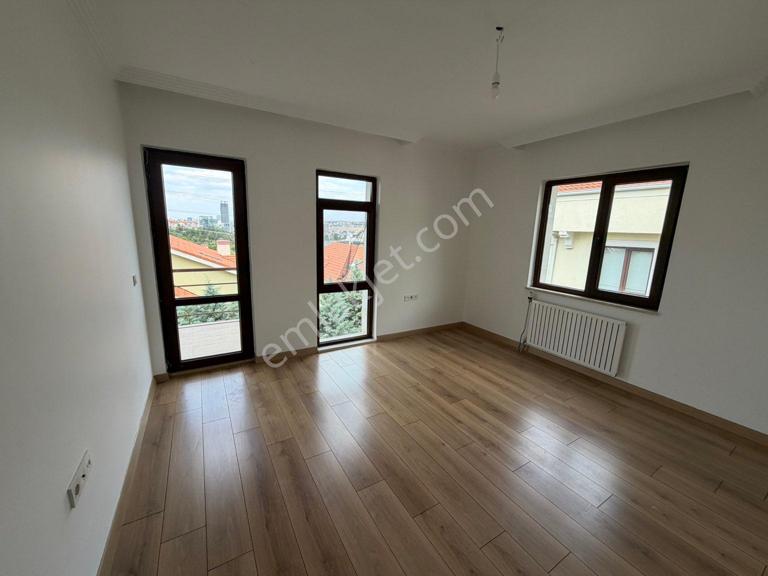 Alacaatlı Bölgesi Yaşamkent Sitesinde Muhteşem Kiralık Villa - Görsel 29