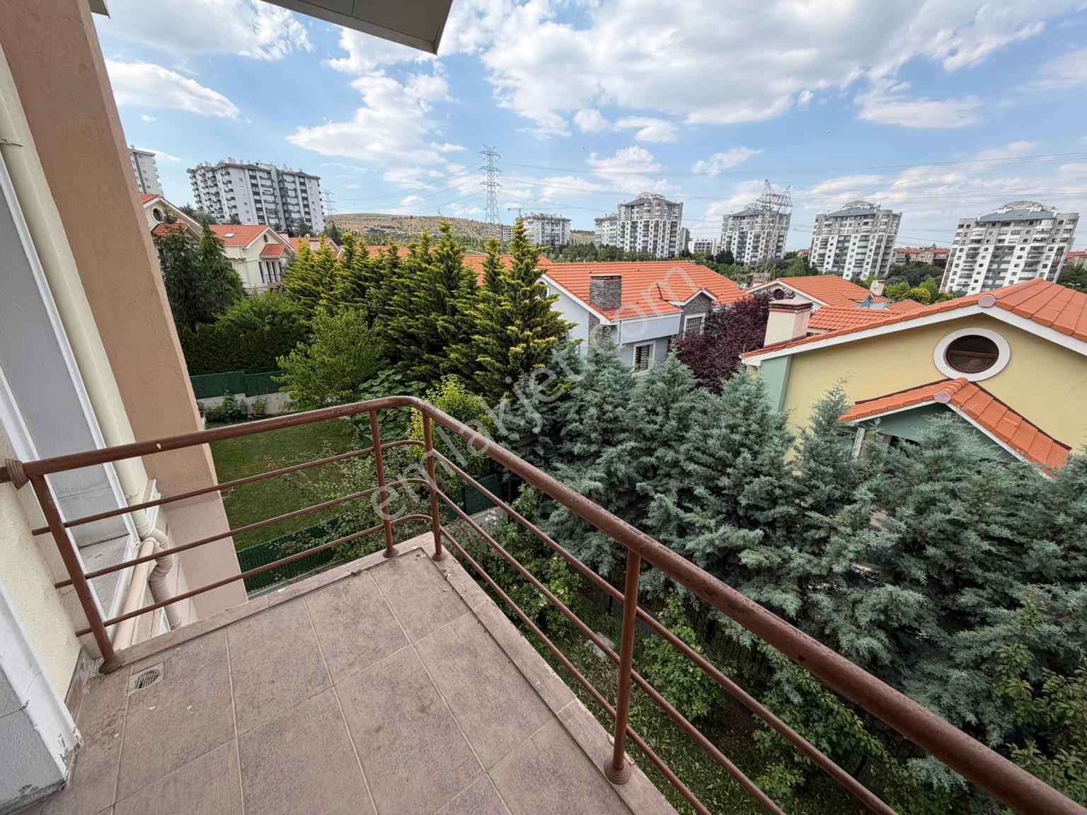 Alacaatlı Bölgesi Yaşamkent Sitesinde Muhteşem Kiralık Villa - Görsel 21