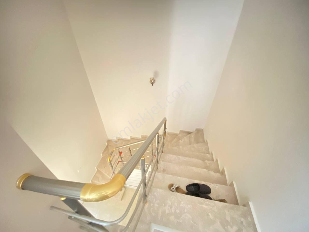 Aktiften Merkezi Konumda Geniş Ailelere Özel 270 M2 Köşe Konumda 4+1 Satılık Dubleks - Görsel 16