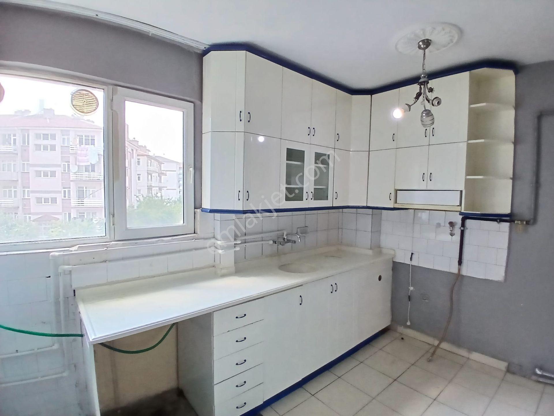 Akçay Emlak'tan Akşehir Yarenler Mahallesi Belediye Evleri Civarında İkinci Kat Kiralık 2+1 Daire - Görsel 3
