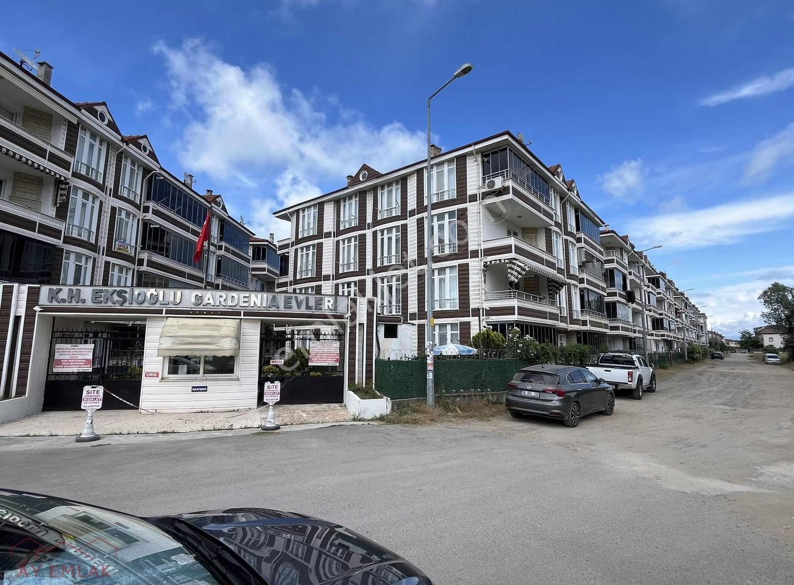 Süper Konumda Arakat Havuzlu Eşyalı Ön Cephe 2+1 Fırsat Daire.